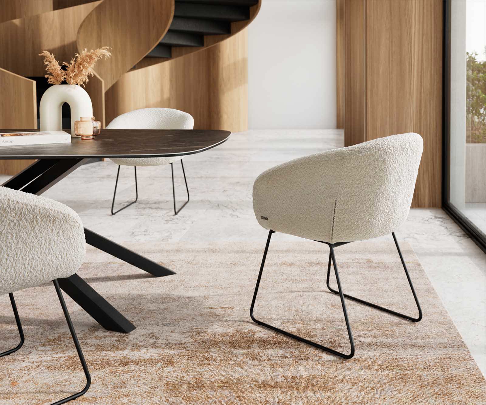 Chaise-de-salle-à-manger Vinka-Flex avec accoudoirs bouclé blanc pied trapèze noir ressorts ensachés 4