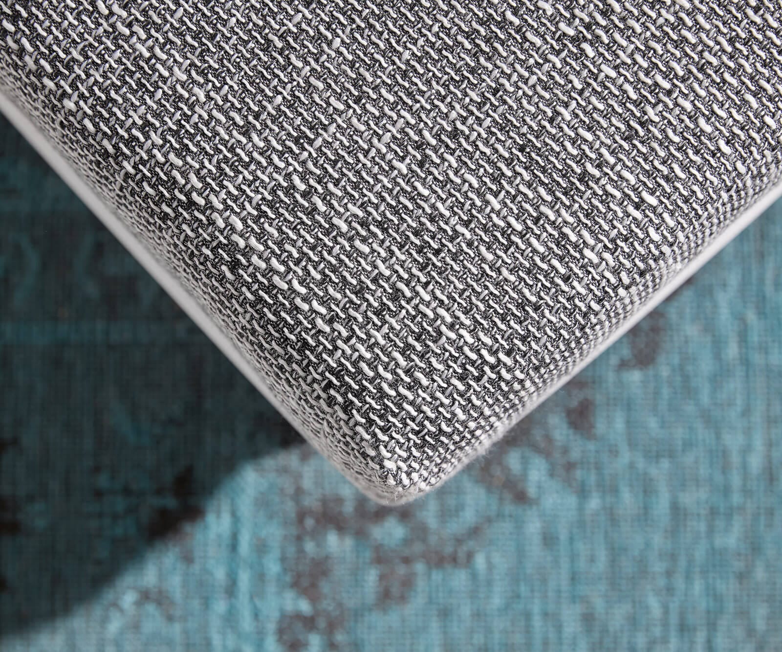 Hocker Clovis B98 x T83 Weiss/Hellgrau Modul Strukturstoff 5 Hocker Clovis B98 x T83 Weiss/Hellgrau Modul Strukturstoff 5