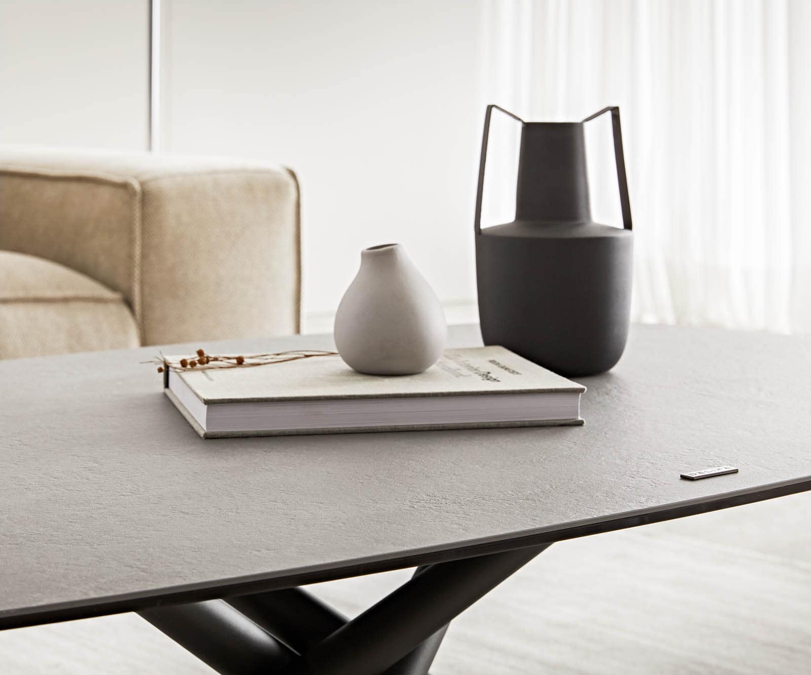 Couchtisch Sarita 120x70 cm Keramik Aspetto Concreto Betonfarbig Gestell Metall Schwarz 6 Couchtisch Sarita 120x70 cm Keramik Aspetto Concreto Betonfarbig Gestell Metall Schwarz 6