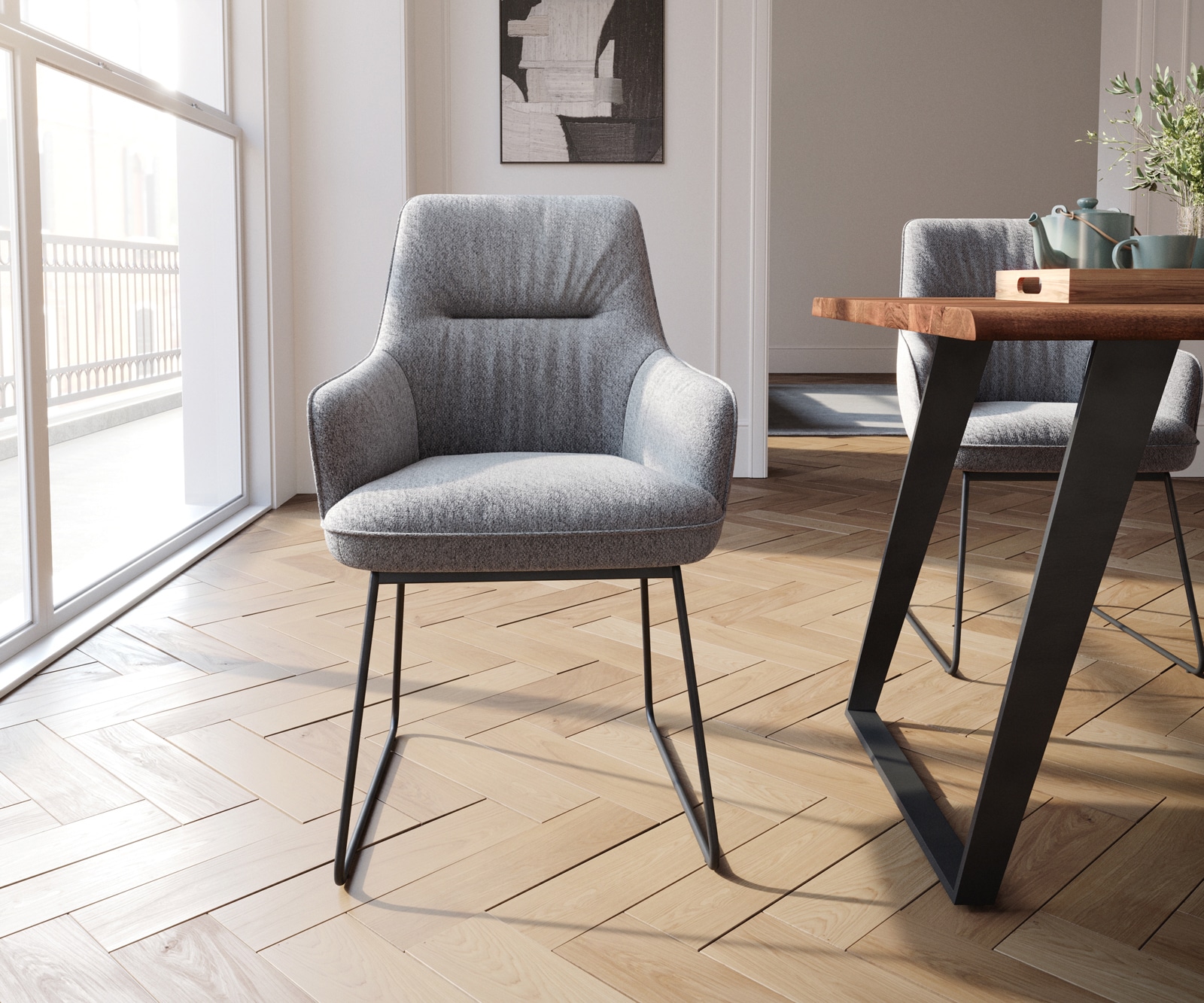 Chaise-de-salle-à-manger Zelia-Flex avec accoudoirs tissu texturé gris clair pied trapèze noir ressorts ensachés 2 Chaise-de-salle-à-manger Zelia-Flex avec accoudoirs tissu texturé gris clair pied trapèze noir ressorts ensachés 2