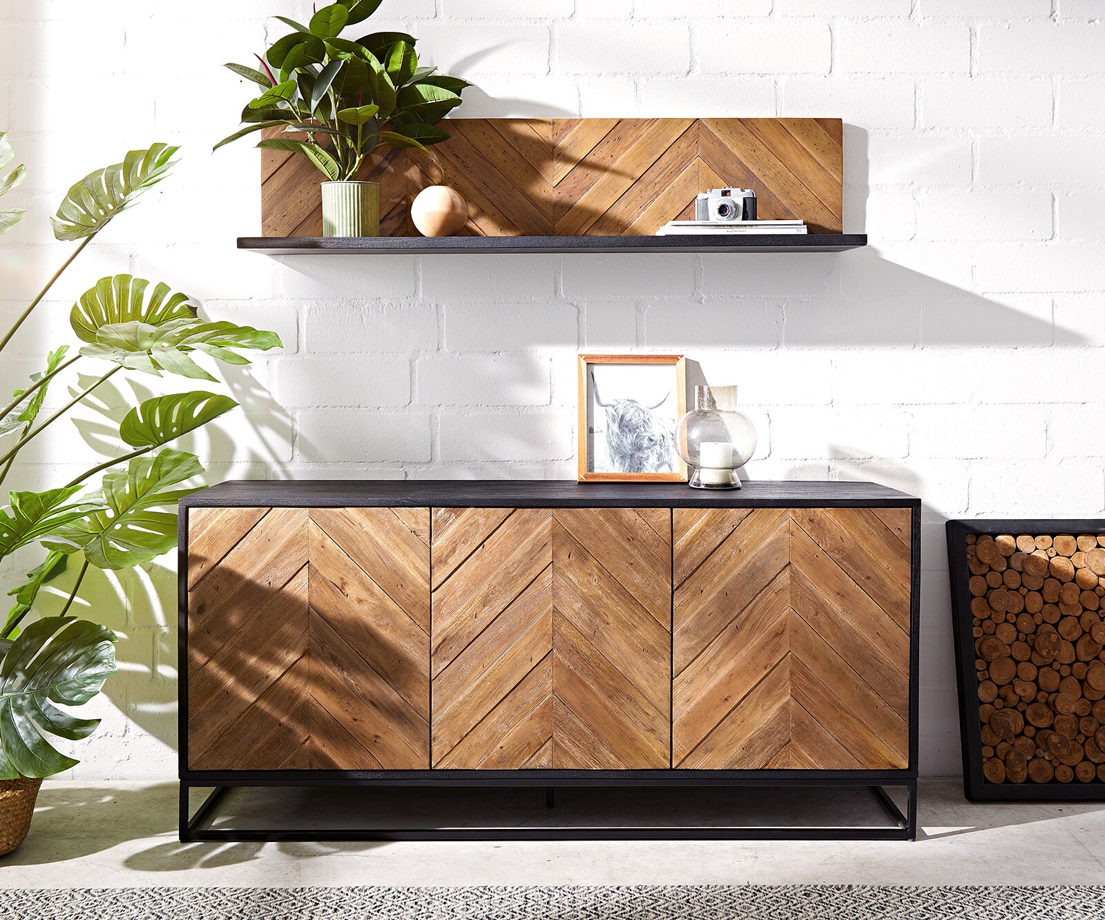 Sideboard Famke 145 cm Mango Teak 3 Türen 1
