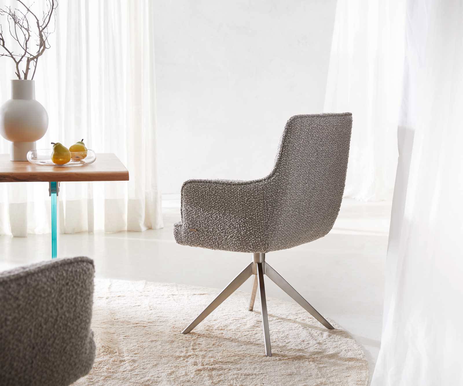 Drehstuhl Heira-Flex mit Armlehnen Bouclé Silbergrau Kreuzgestell breit Edelstahl 360° drehbar Taschenfederkern 5 Drehstuhl Heira-Flex mit Armlehnen Bouclé Silbergrau Kreuzgestell breit Edelstahl 360° drehbar Taschenfederkern 5