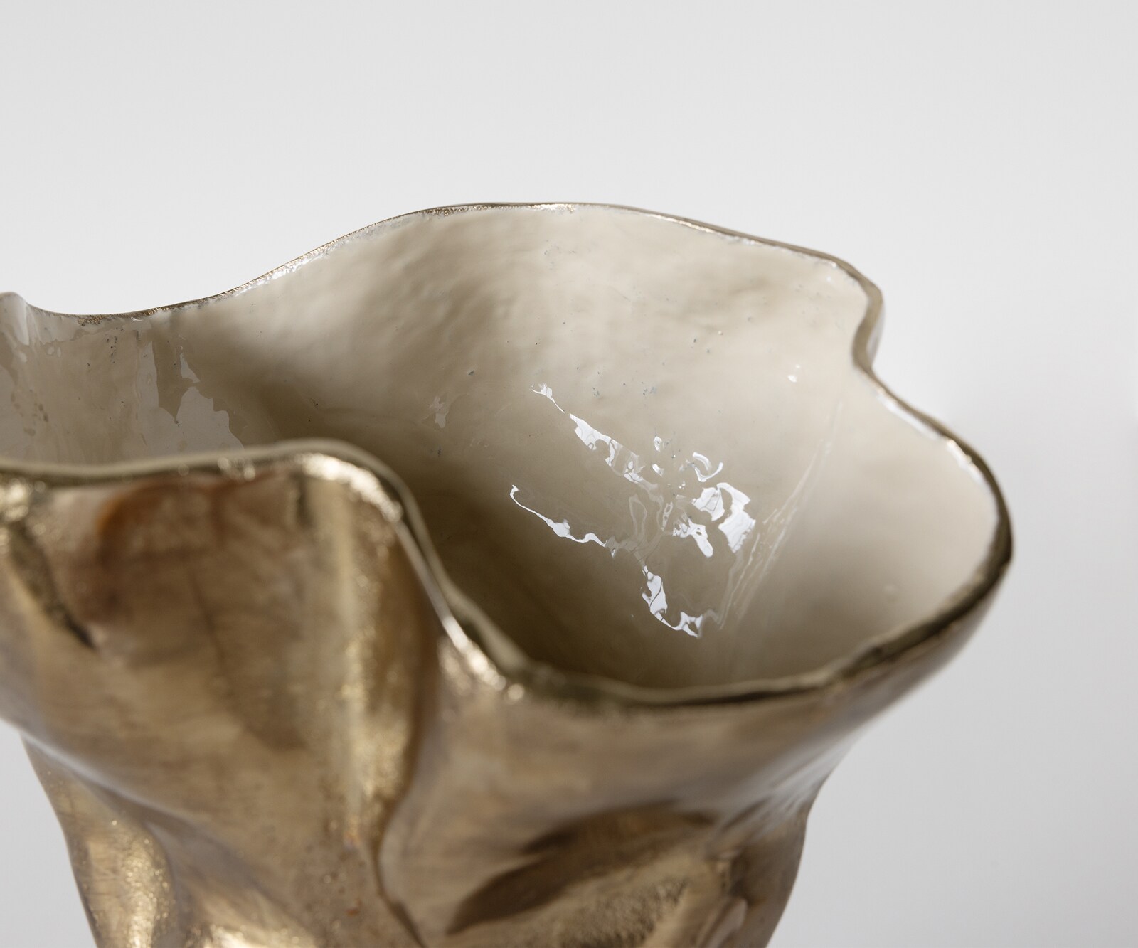 Vase Mimoro B28 x T24 x H38 cm Aluminium Champagner Ivory Handgemacht 2