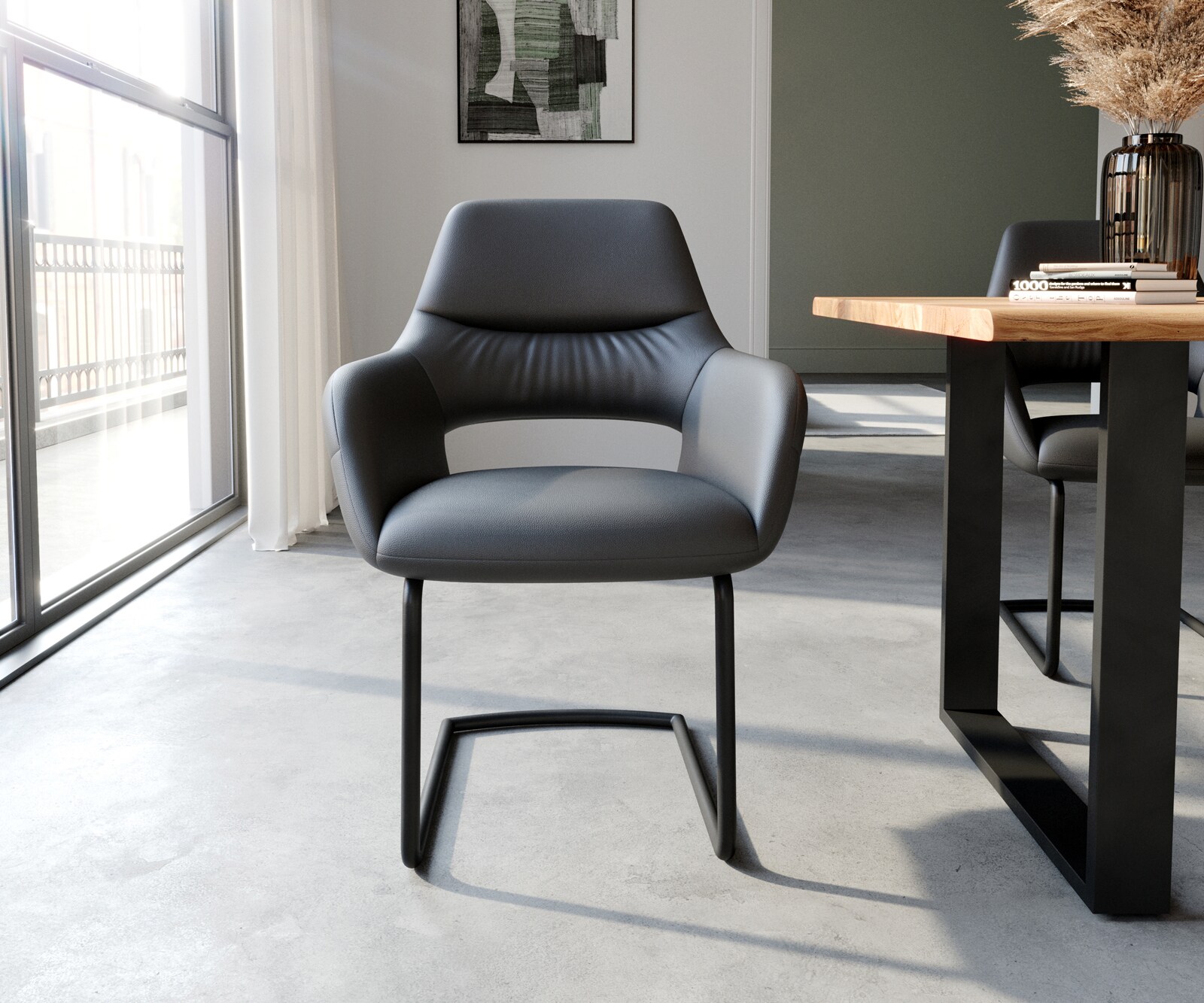 Cantilever Yago-Flex avec accoudoirs cuir de vache noir pied cantilever rond noir ressorts ensachés 1
