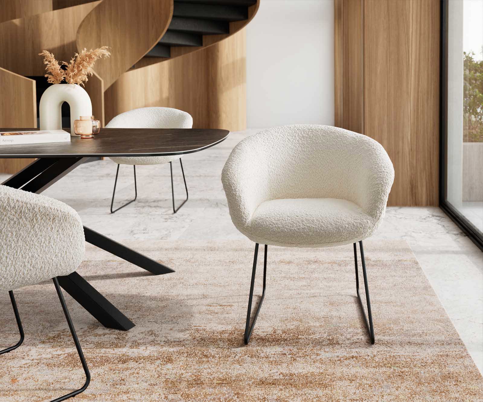Chaise-de-salle-à-manger Vinka-Flex avec accoudoirs bouclé blanc pied trapèze noir ressorts ensachés 1