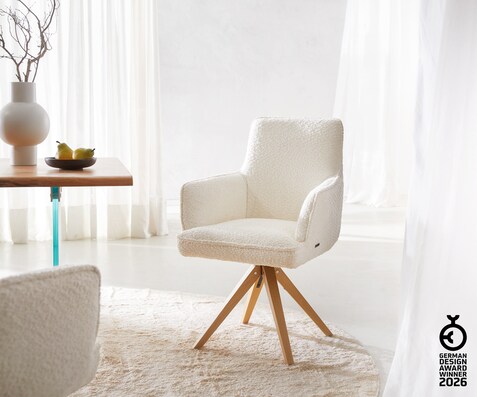 Chaise-pivotante Heira-Flex avec accoudoirs bouclé blanc pied en bois angulaire naturel pivotement sur 180° ressorts ensachés