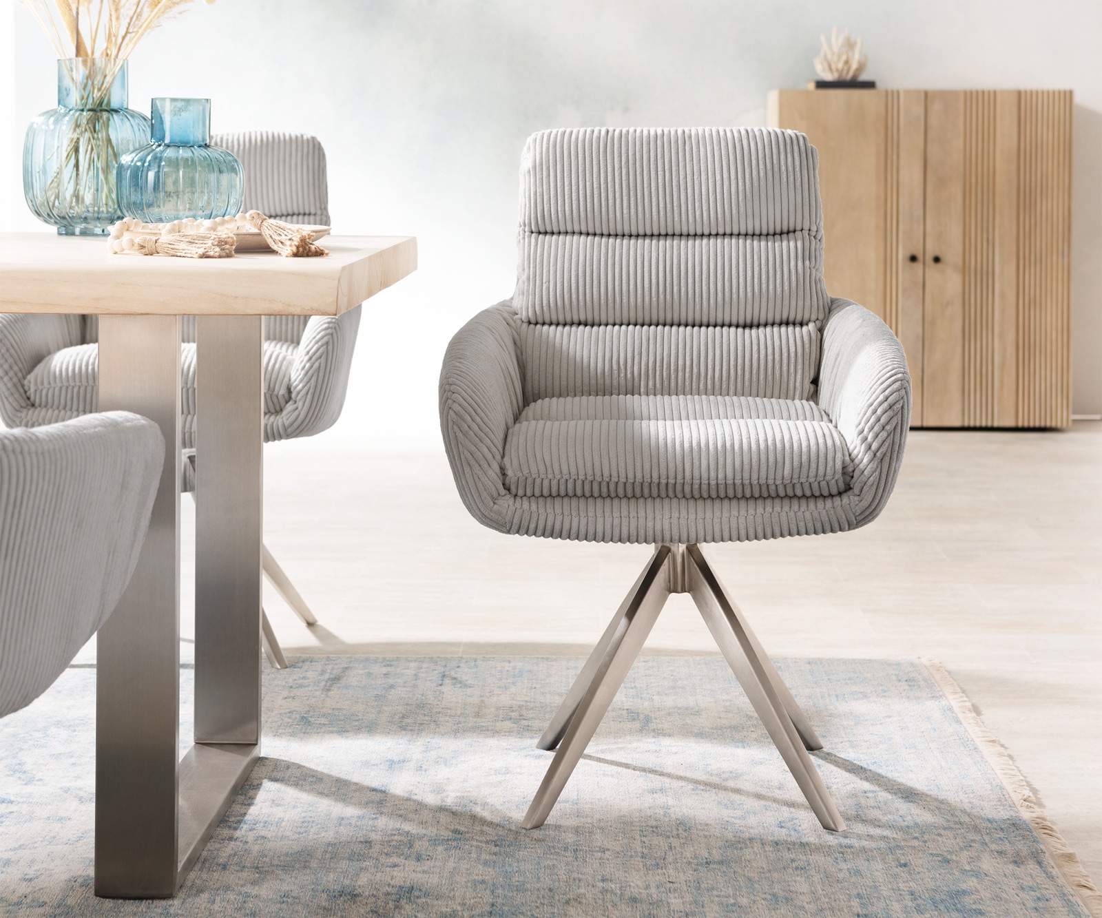 Esszimmerstuhl Abelia-Flex mit Armlehnen Cord Silbergrau Kreuzgestell kantig Edelstahl 1 Esszimmerstuhl Abelia-Flex mit Armlehnen Cord Silbergrau Kreuzgestell kantig Edelstahl 1