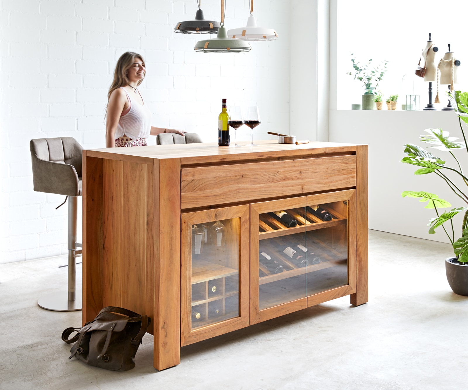 Barschrank Hedora 160x75 cm Akazie Natur mit Beleuchtung Barschrank Hedora 160x75 cm Akazie Natur mit Beleuchtung