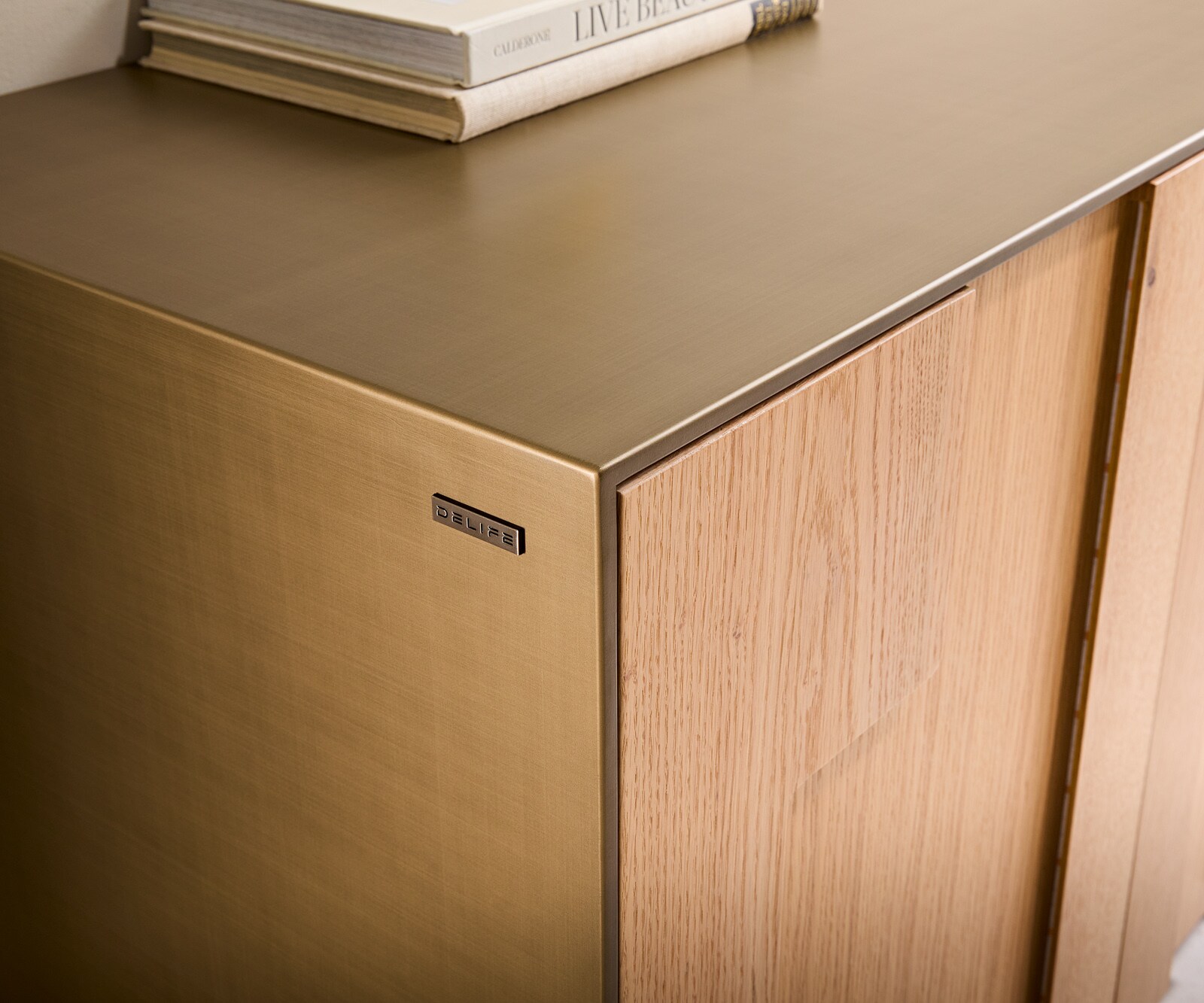 Buffet Taka 200 cm or métallique 4 portes flottantes métal noir 4