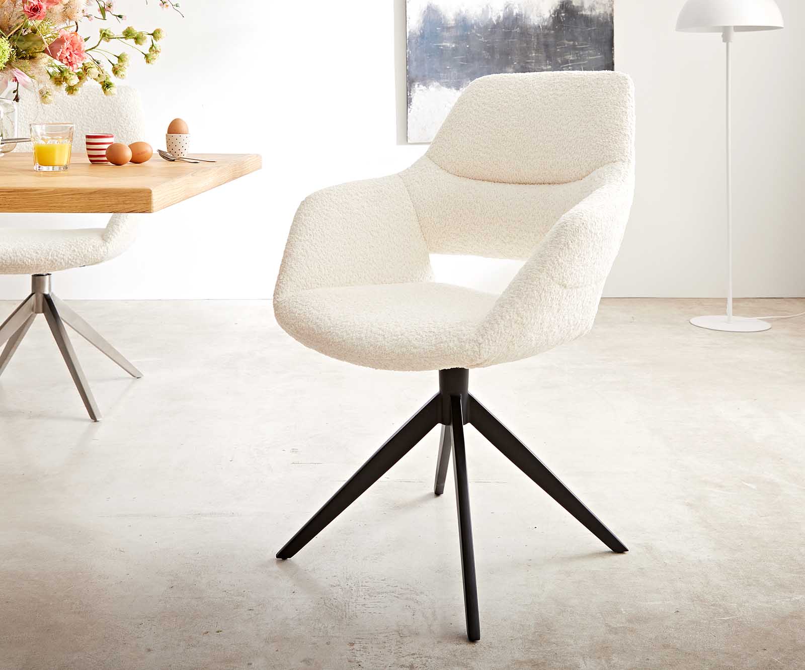 Chaise-pivotante Yago-Flex XL avec accoudoirs bouclé blanc cadre croisé large noir pivote sur 360° 1