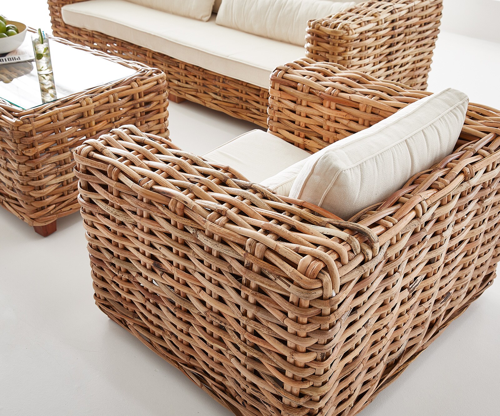 Fauteuil-Lounge Nizza en rotin naturel avec coussin blanc 6