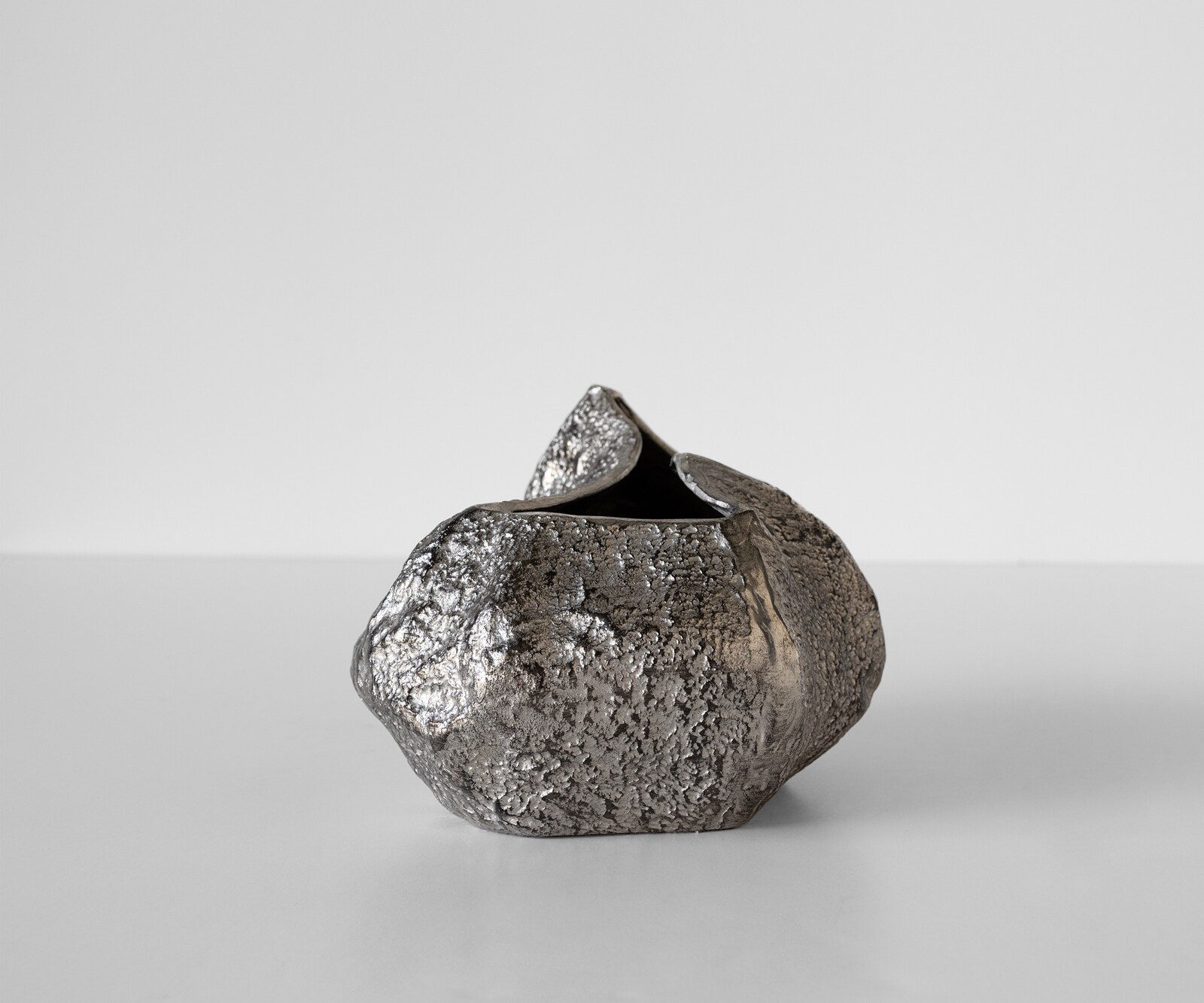 Vase Cratera B29 x T24 x H19 cm Aluminium Platin Handgemacht 1