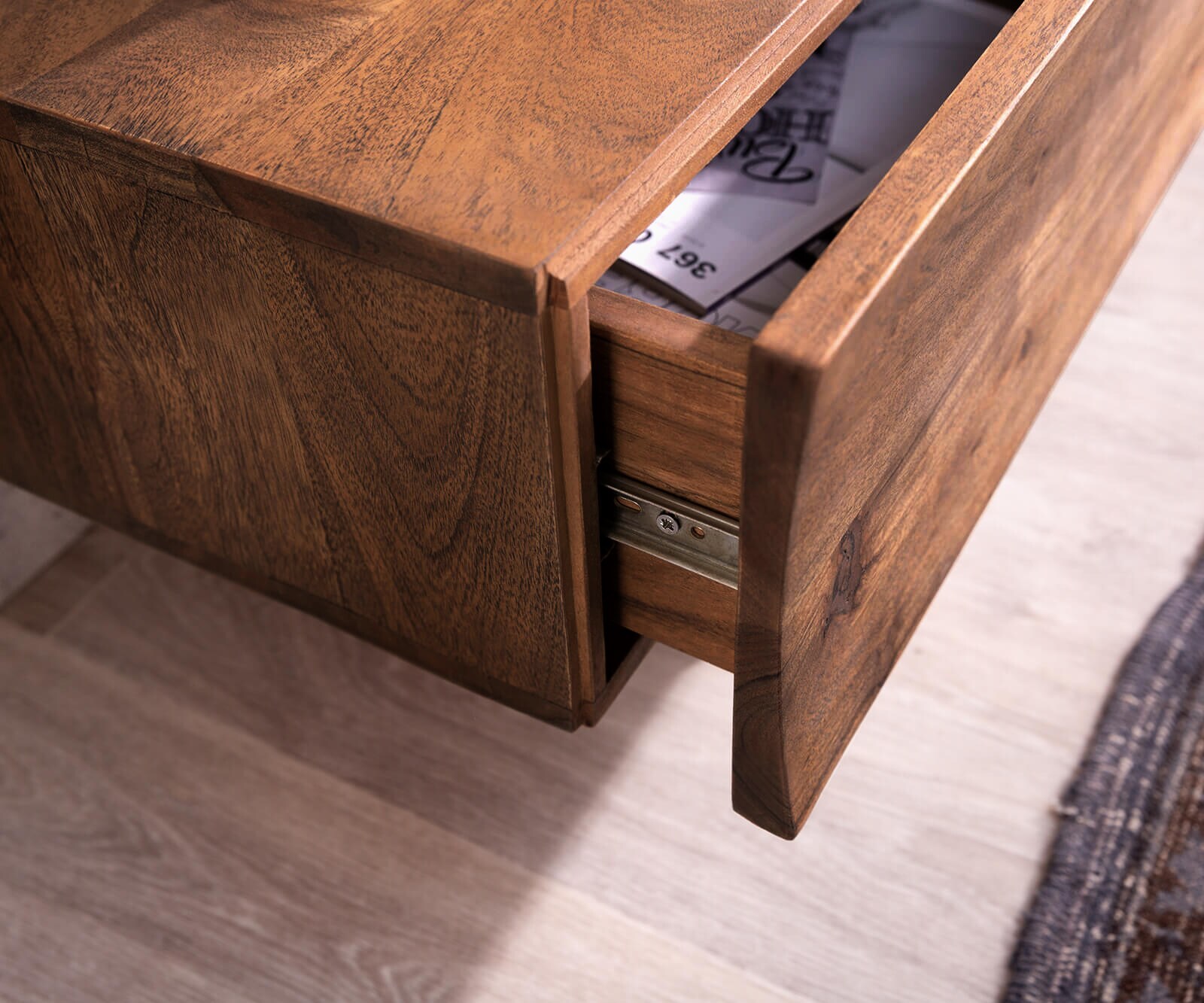Meuble TV Wyatt 220 cm acacia brun 4 tiroirs pied en V inoxydable 3