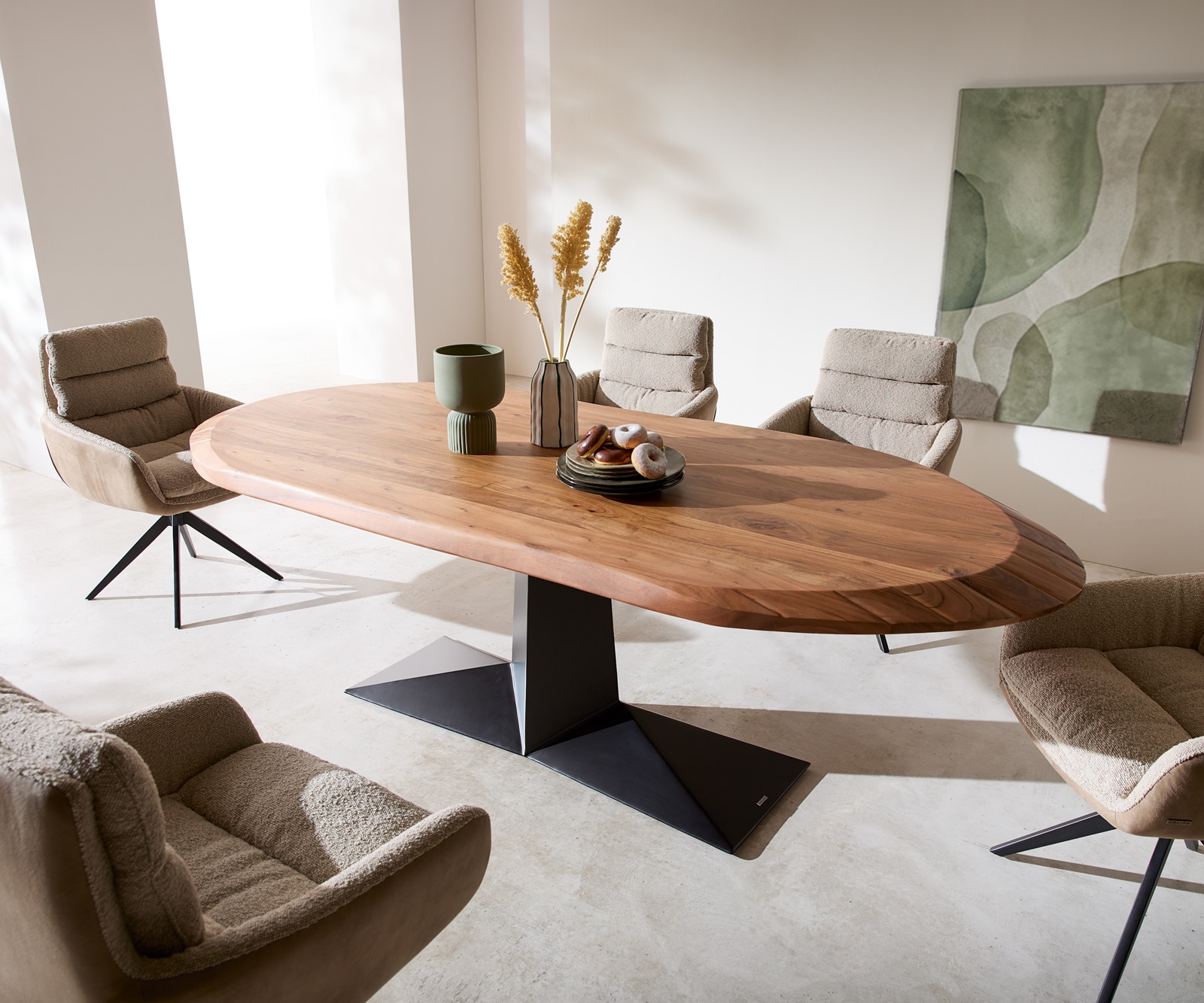 Esszimmertisch Aithon Akazie Braun Metallgestell Schwarz 240x105 cm Oval Esstisch
