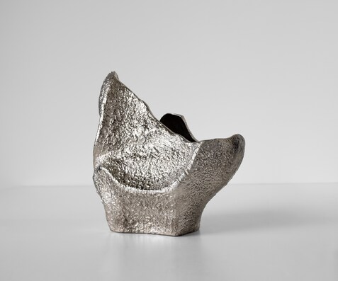 Vase Grotta B31 x T20 x H34 cm Aluminium Platin Handgemacht