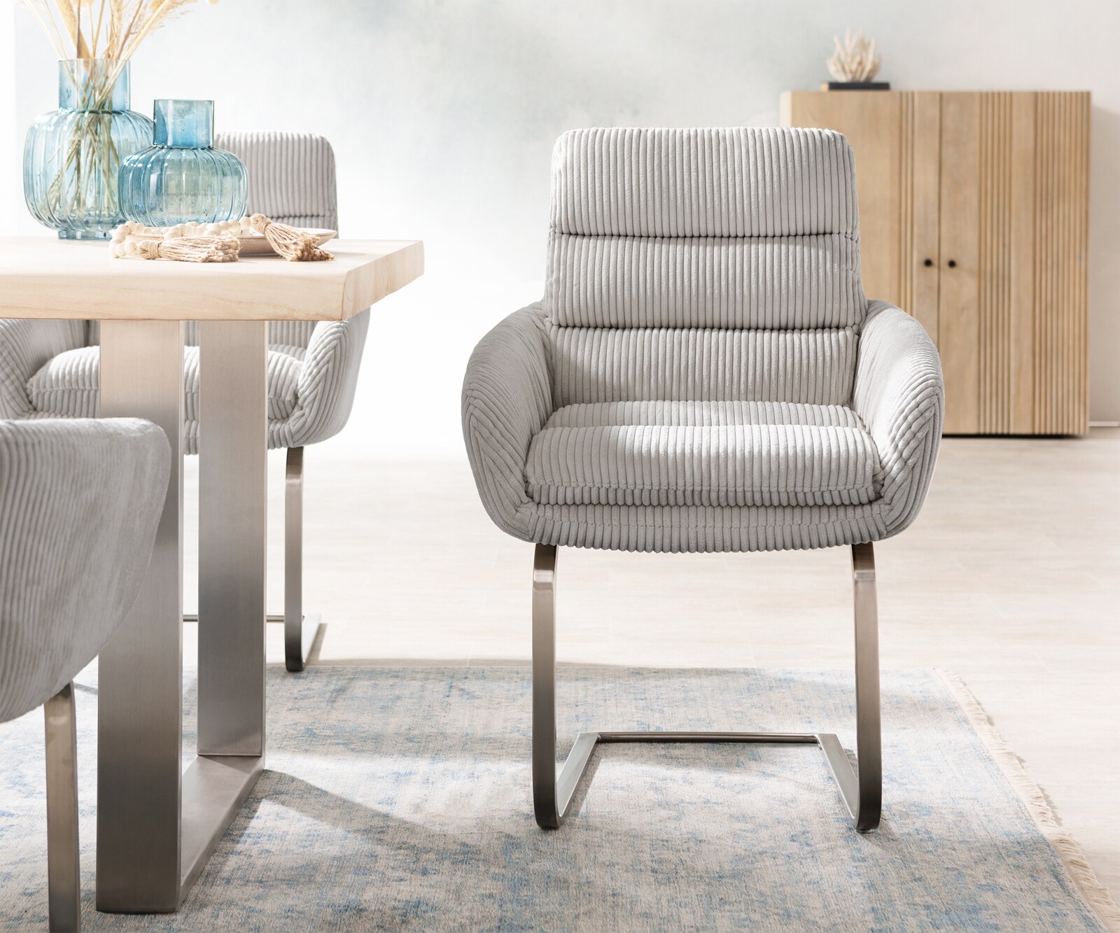 Freischwinger Abelia-Flex mit Armlehnen Cord Silbergrau Freischwinger flach Edelstahl 1 Freischwinger Abelia-Flex mit Armlehnen Cord Silbergrau Freischwinger flach Edelstahl 1