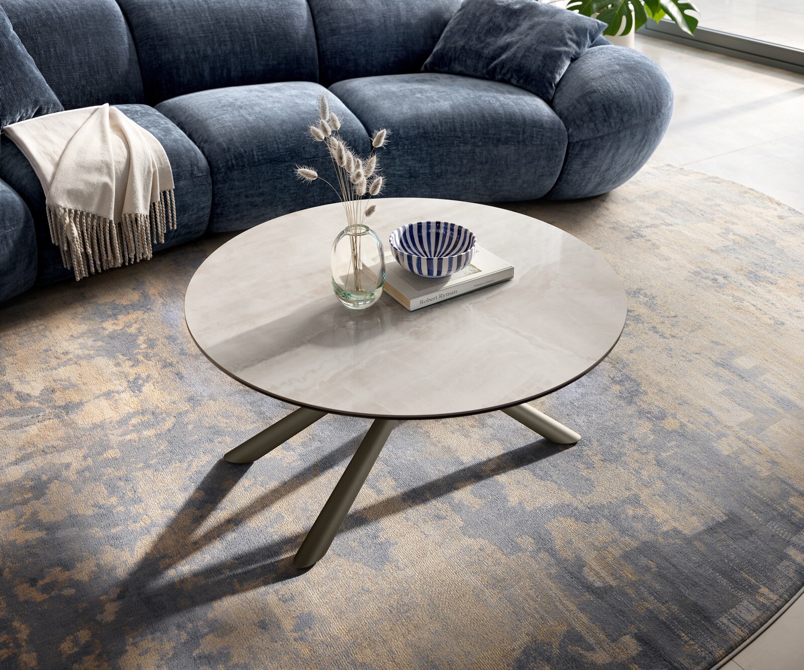 Table basse Edge ronde 90x90 cm céramique Onyx Champagne Sarity métal finition effet titane 4