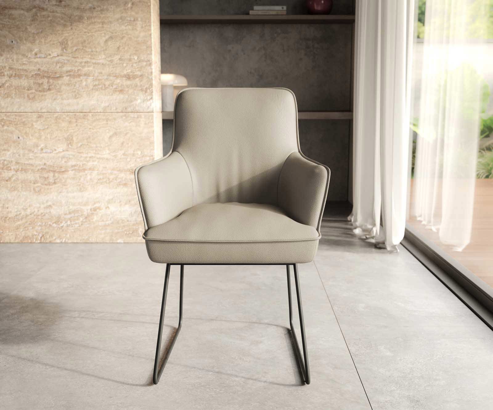 Chaise-de-salle-à-manger Heira-Flex avec accoudoirs cuir de vache couleur boue pied trapèze noir ressorts ensachés 1