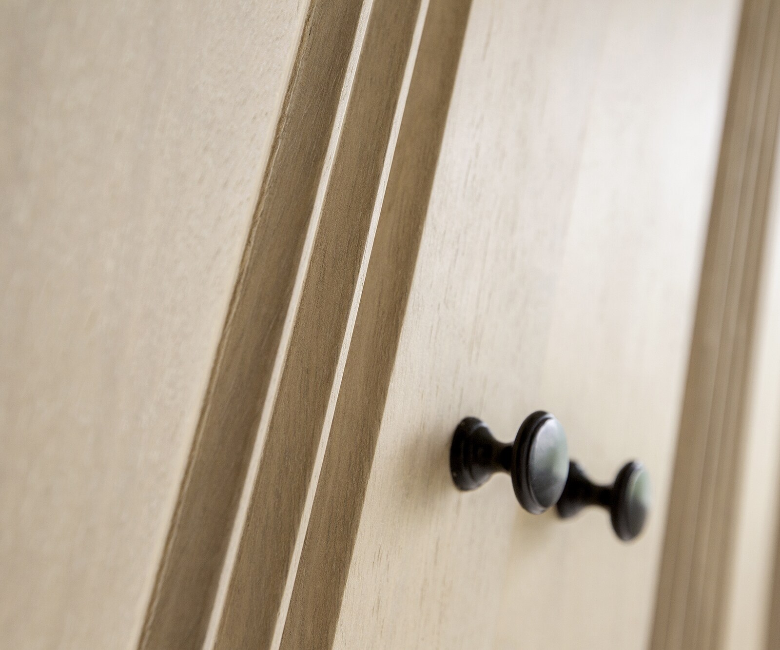 Highboard Nestos 90x140 cm Mango White Wash Metall Schwarz 2 Türen 2