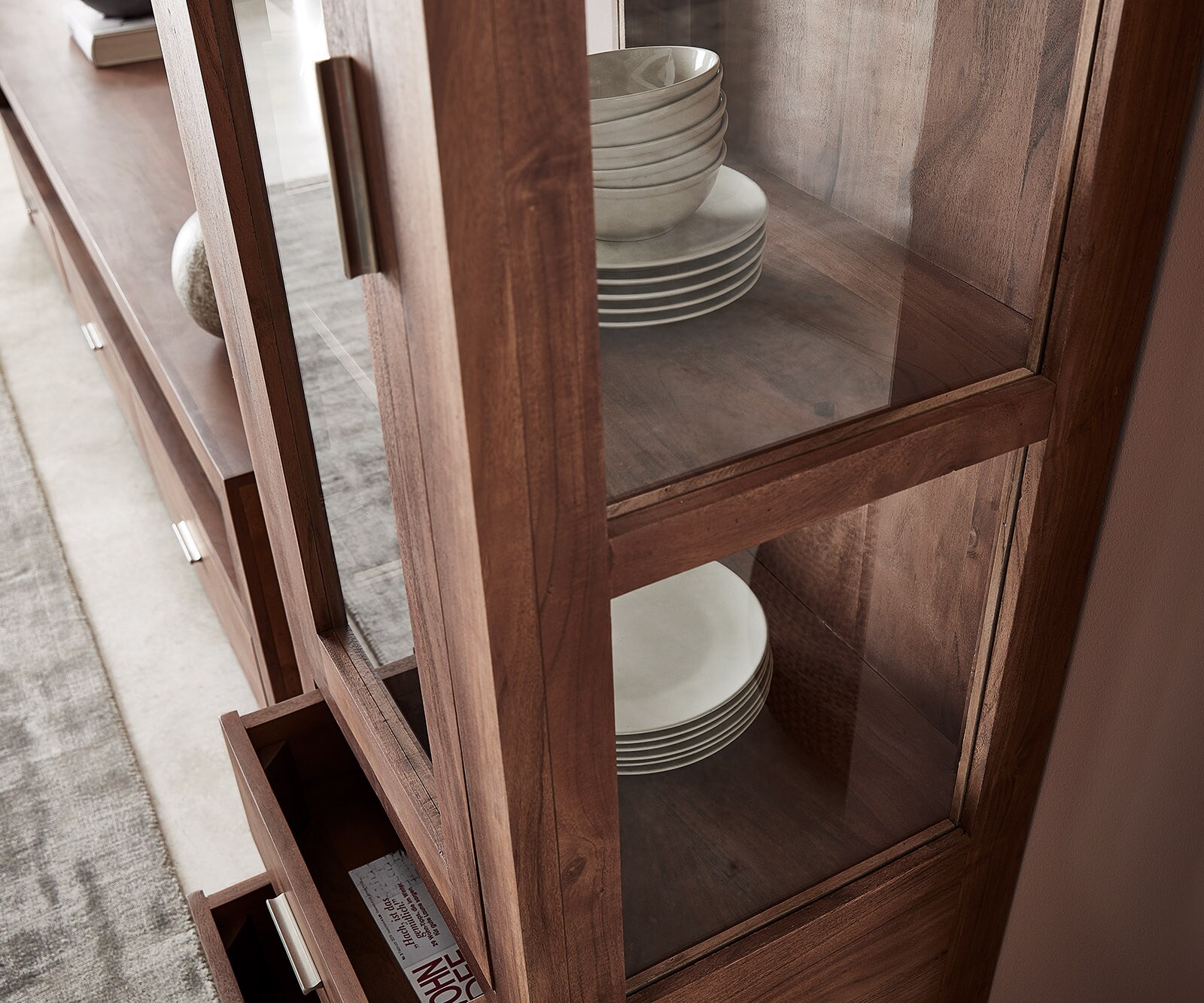Buffet Indra acacia marron vitré avec 2 tiroirs 1 porte 5