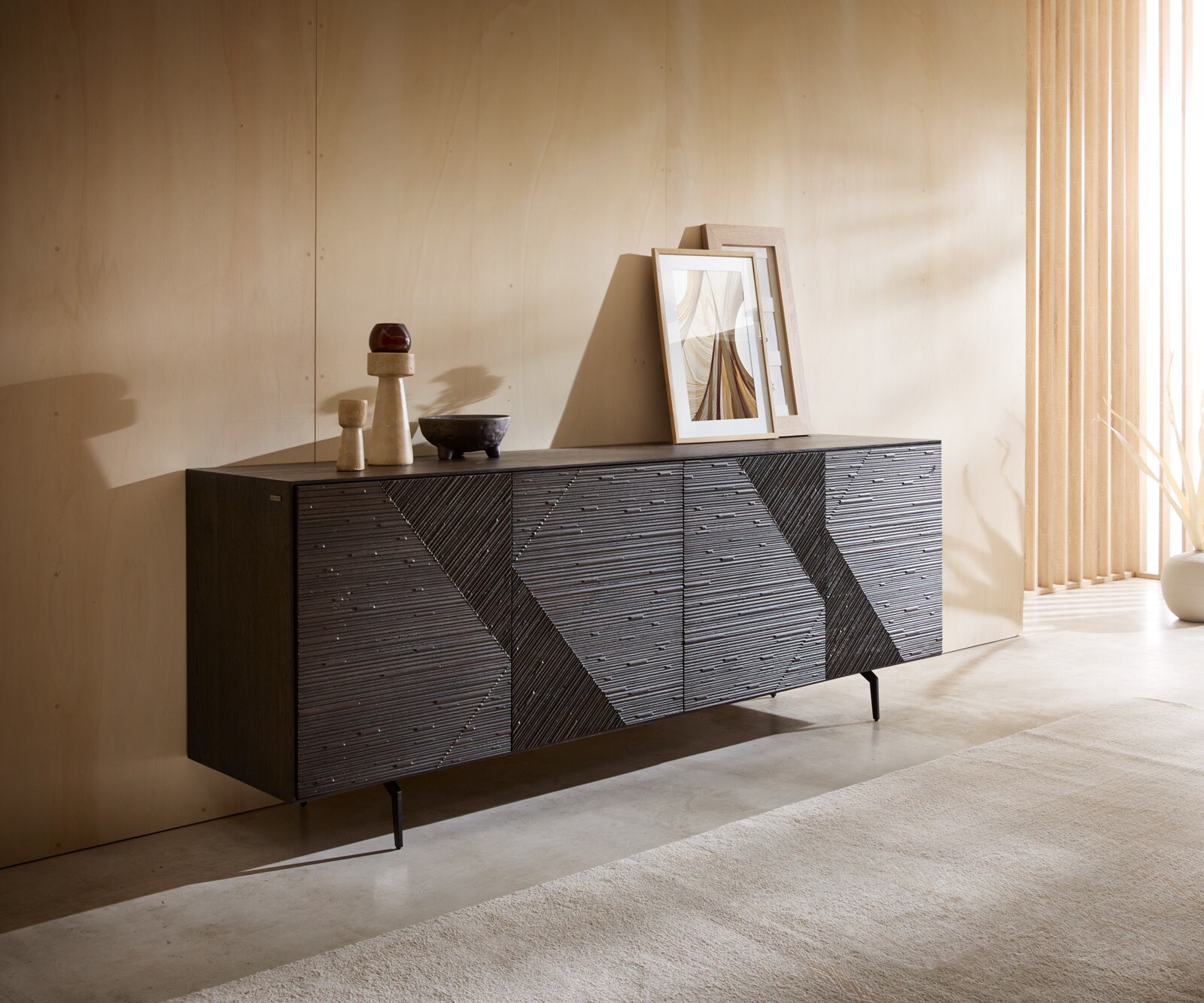 Sideboard Tereos 200 cm Esche Dunkelbraun 3D Effekt 4 Türen Winkelfuß Metall Schwarz