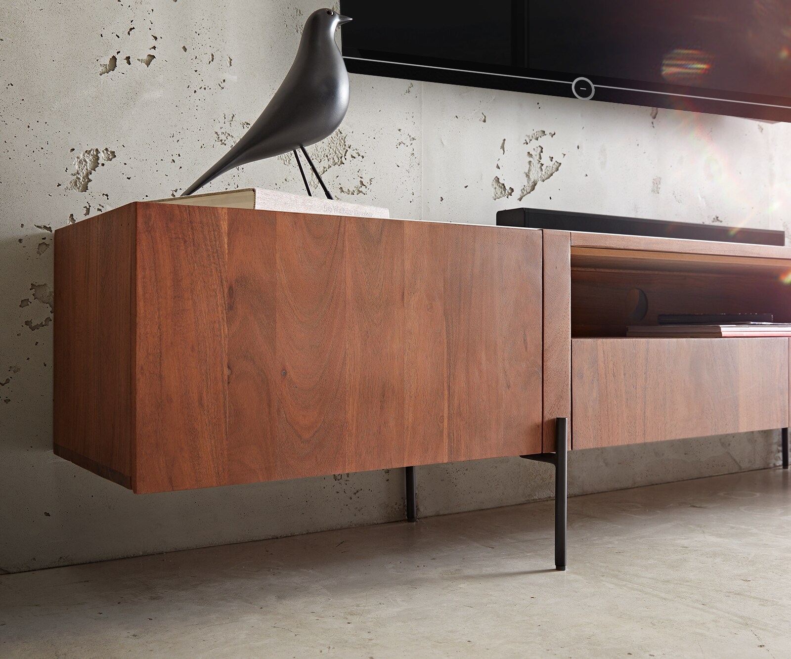 Meuble-TV Secara 220 cm acacia marron 2 portes 2 tiroirs marbre pieds noirs 5
