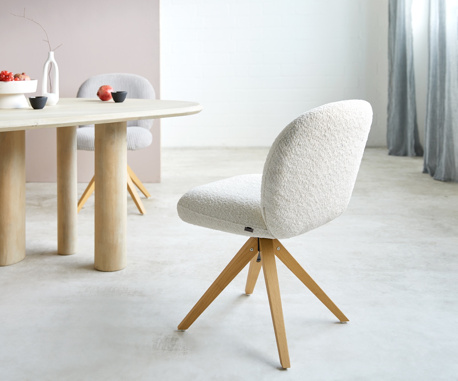 Drehstuhl Nube-Flex Bouclé Weiß Holzgestell kantig Natur 180° drehbar Taschenfederkern 5 Drehstuhl Nube-Flex Bouclé Weiß Holzgestell kantig Natur 180° drehbar Taschenfederkern 5