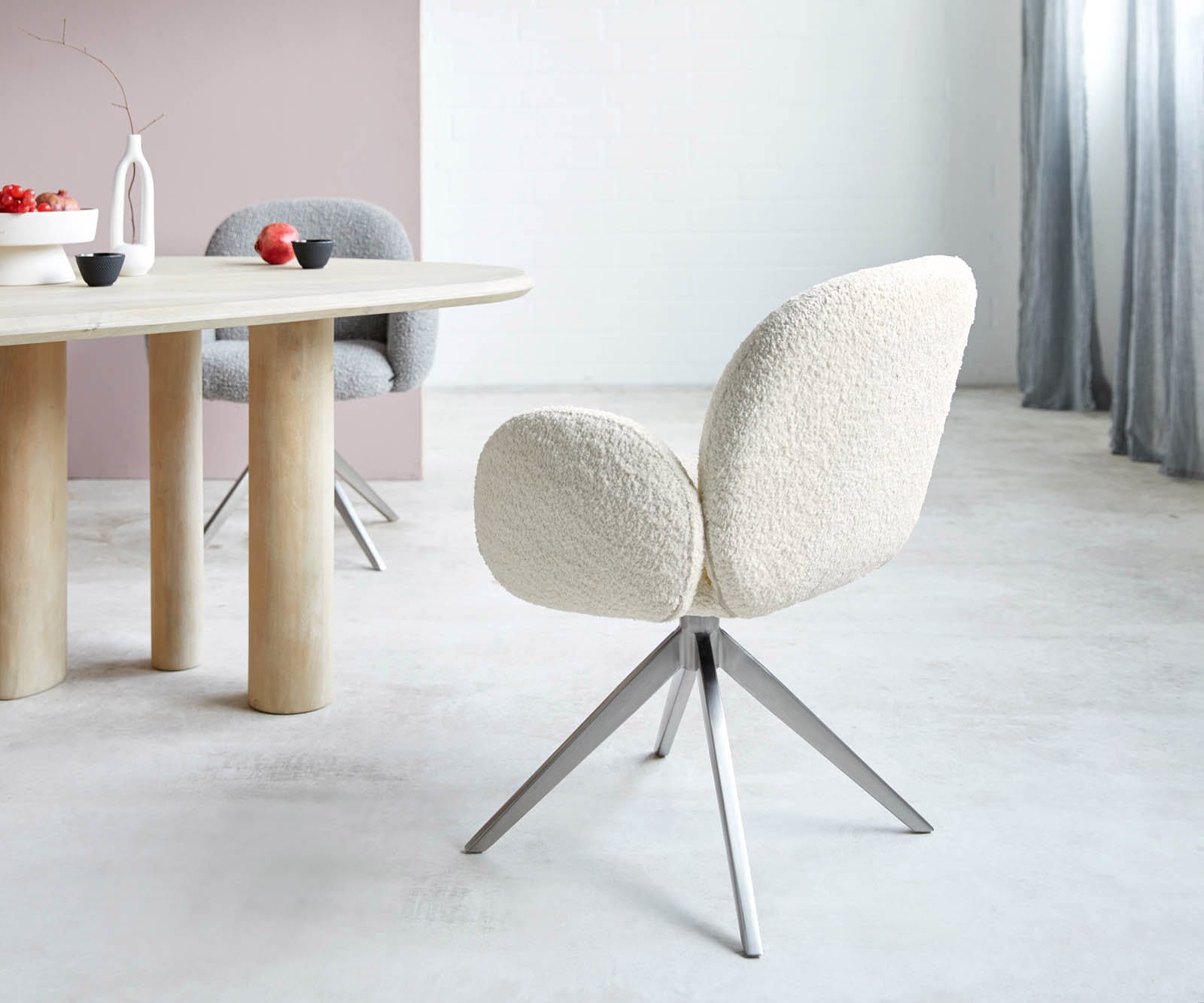 Drehstuhl Nube-Flex mit Armlehnen Bouclé Weiß Kreuzgestell breit Edelstahl 360° drehbar Taschenfederkern 4 Drehstuhl Nube-Flex mit Armlehnen Bouclé Weiß Kreuzgestell breit Edelstahl 360° drehbar Taschenfederkern 4