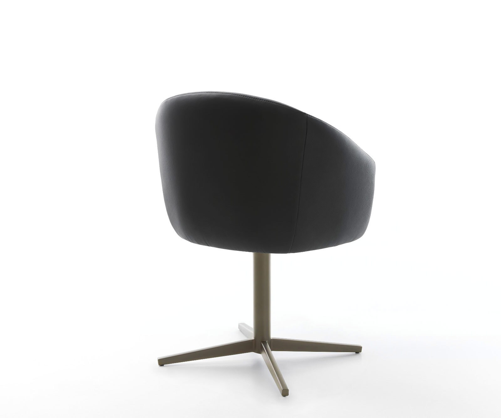 Chaise-pivotante Caja-Flex avec accoudoirs cuir de vache noir pied de chaise 4 branches aspect titane pivotement sur 360° ressorts ensachés 5