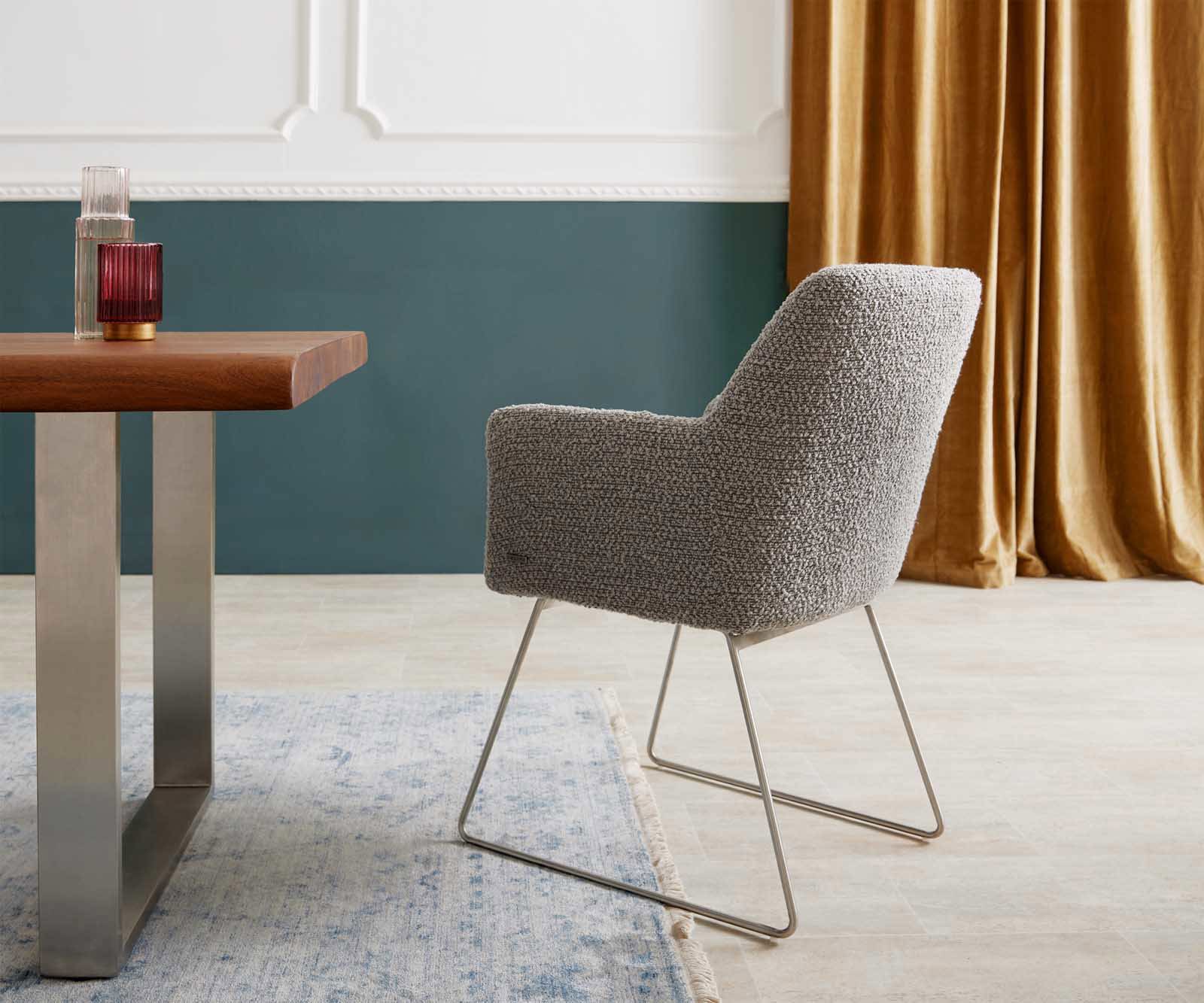 Chaise-de-salle-à-manger Xana-Flex avec accoudoirs bouclé gris argenté pied trapèze acier inoxydable brossé ressorts ensachés 4