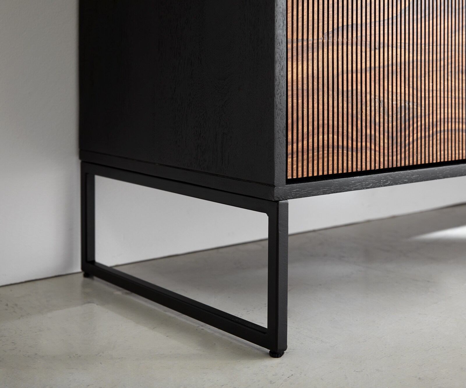 Fuß Kufe schmal 15 cm Metall Schwarz für Kastenmöbel der Tiefe 40 cm (2er Set) 1