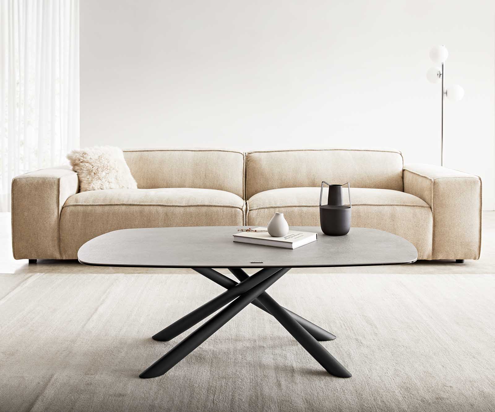 Couchtisch Sarita 120x70 cm Keramik Aspetto Concreto Betonfarbig Gestell Metall Schwarz 1 Couchtisch Sarita 120x70 cm Keramik Aspetto Concreto Betonfarbig Gestell Metall Schwarz 1