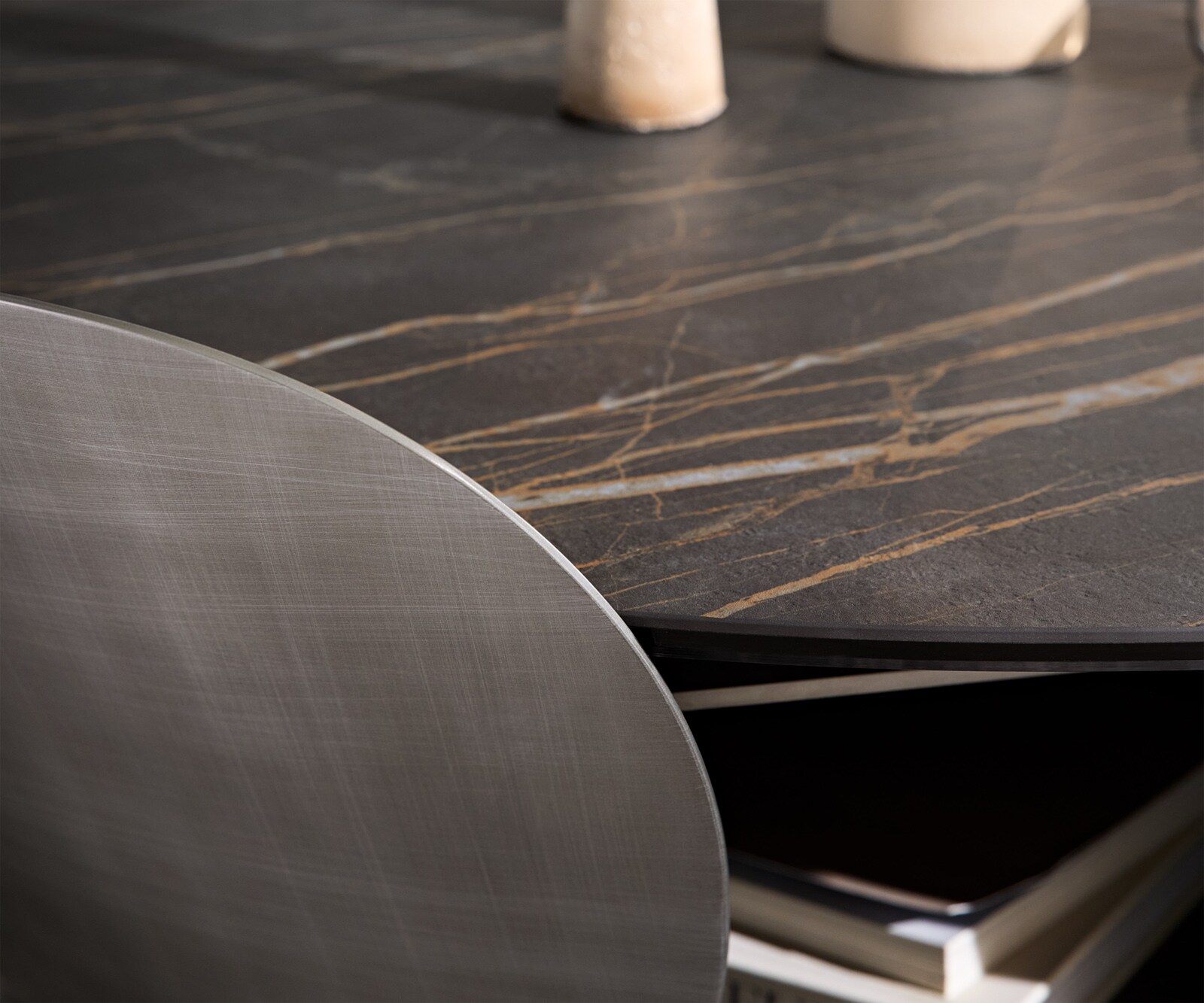Couchtisch Skafi 100x40 cm Keramik Laminam® Noir Desir Braun Metallic Silber 2