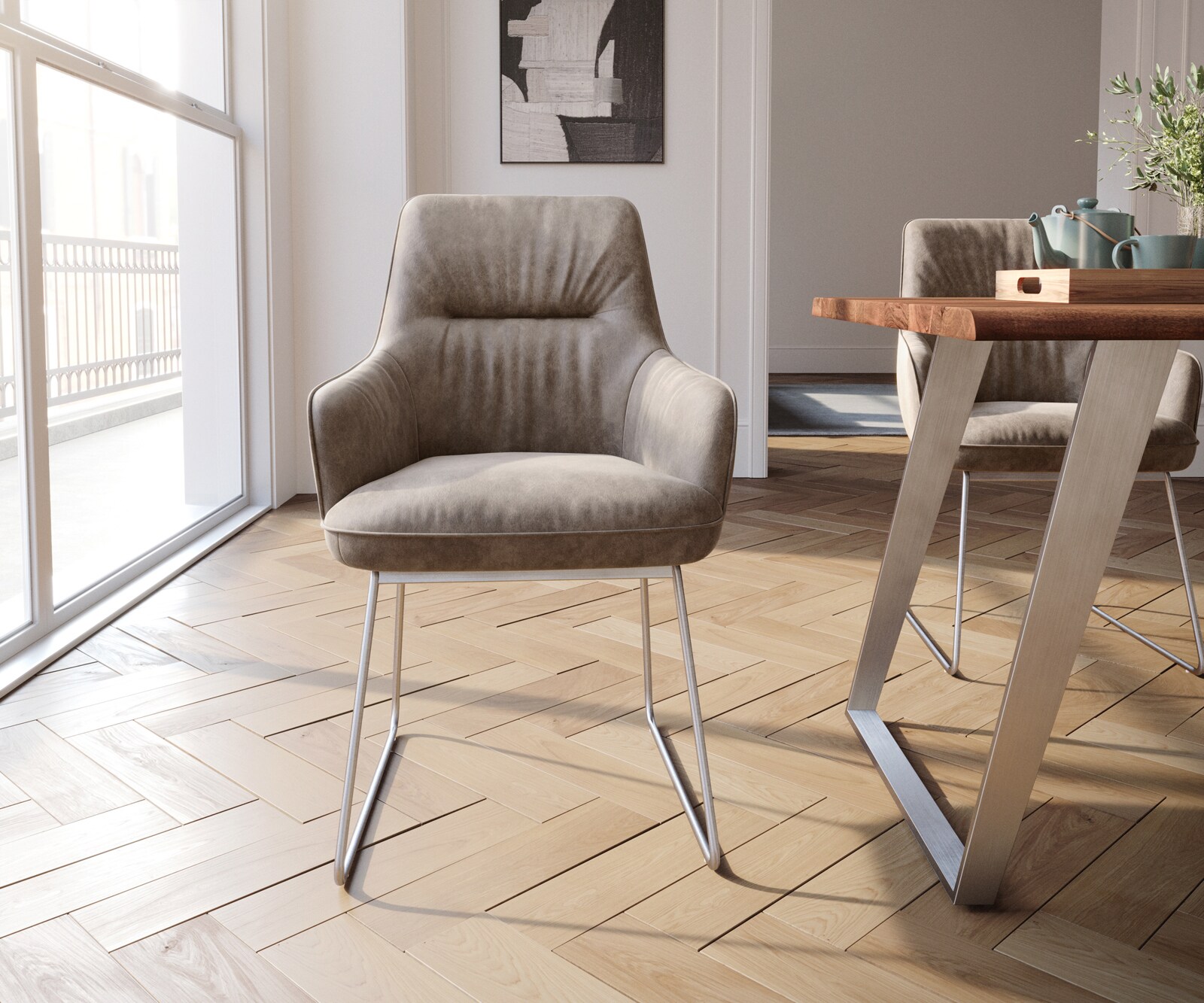 Chaise-de-salle-à-manger Zelia-Flex avec accoudoirs microvelours taupe vintage pied trapèze acier inoxydable brossé ressorts ensachés 2