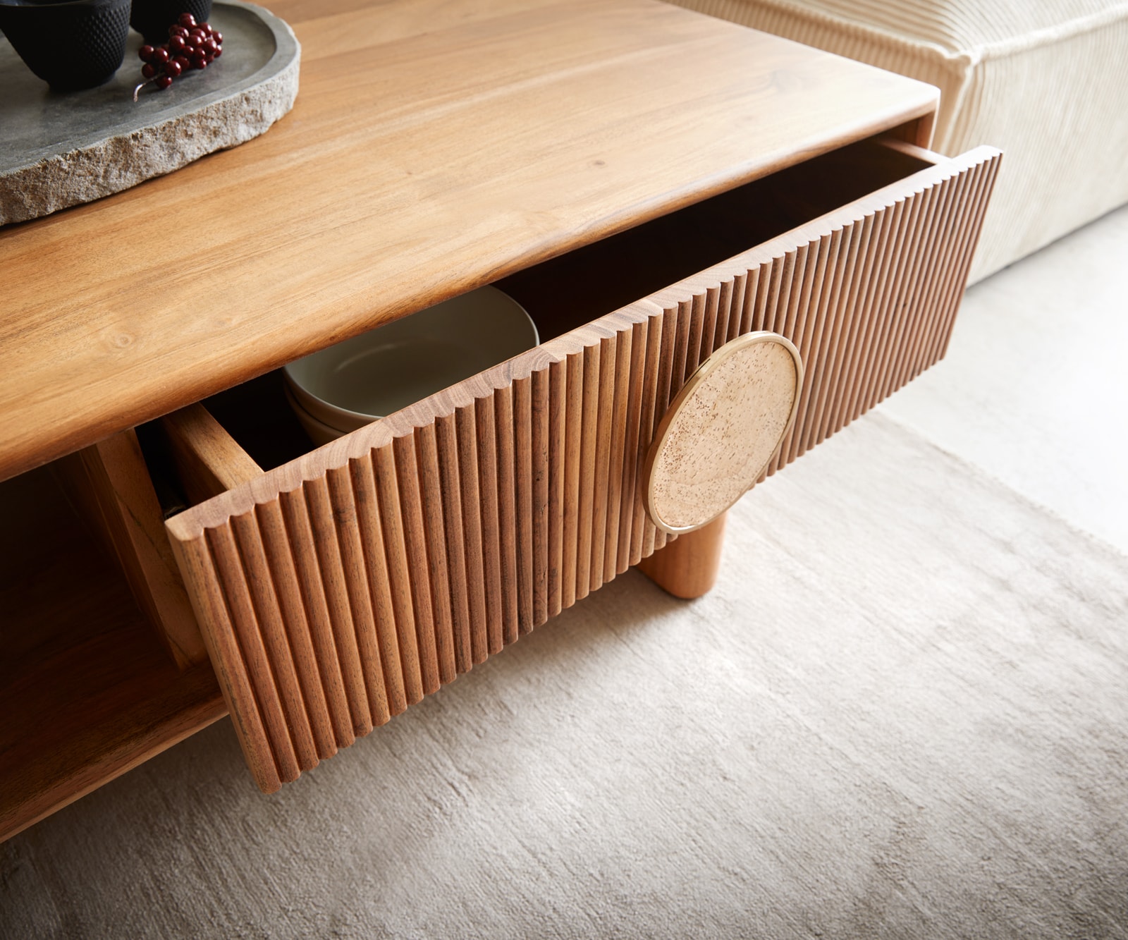 Couchtisch Surimu 115x60 cm Akazie Hellbraun 2 Schubladen Kork-Griff Holzfüße 5 Couchtisch Surimu 115x60 cm Akazie Hellbraun 2 Schubladen Kork-Griff Holzfüße 5