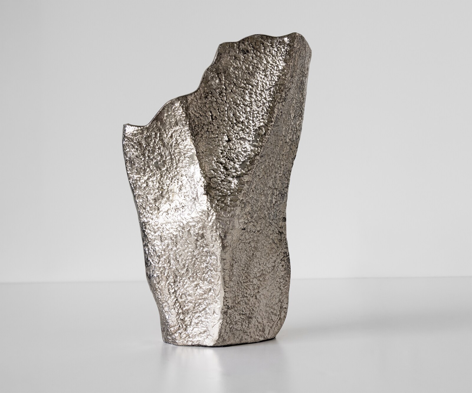 Vase Cavira B29 x T16 x H48 cm Aluminium Platin Handgemacht 1