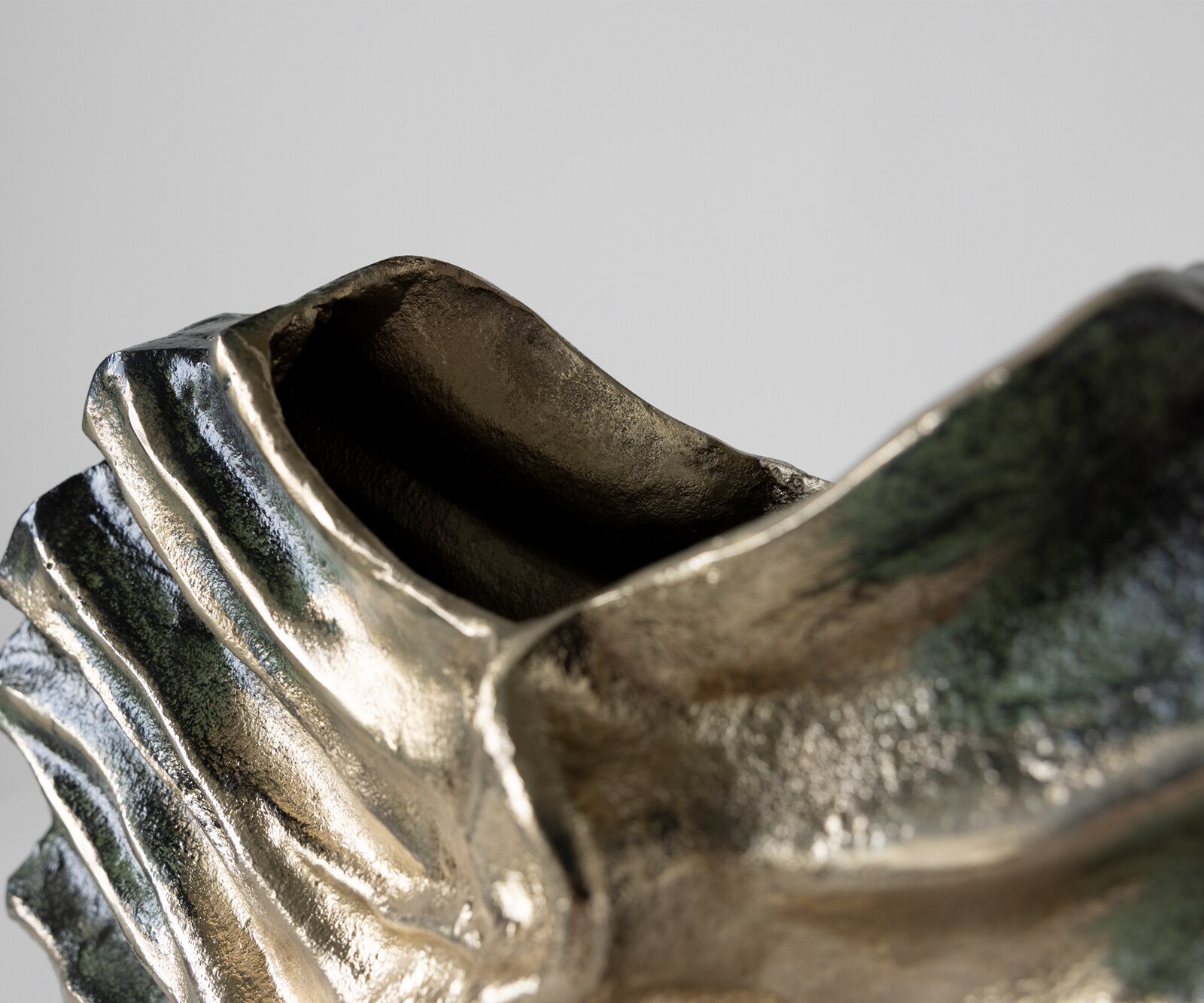 Vase Nerina B47 x T18 x H42 cm Aluminium Verde Antico Handgemacht 4