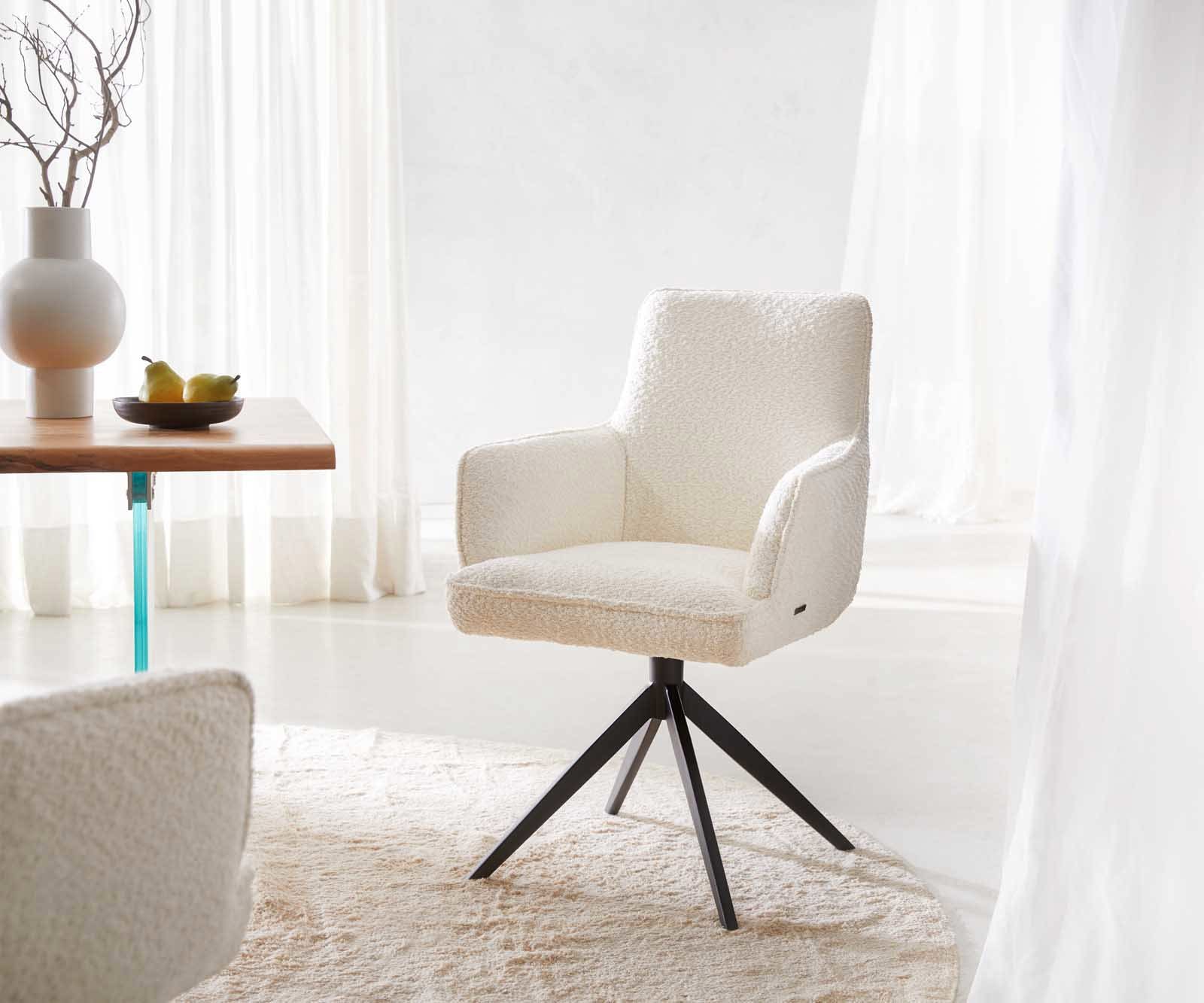 Drehstuhl Heira-Flex mit Armlehnen Bouclé Weiß Kreuzgestell breit Schwarz 360° drehbar Taschenfederkern Drehstuhl Heira-Flex mit Armlehnen Bouclé Weiß Kreuzgestell breit Schwarz 360° drehbar Taschenfederkern