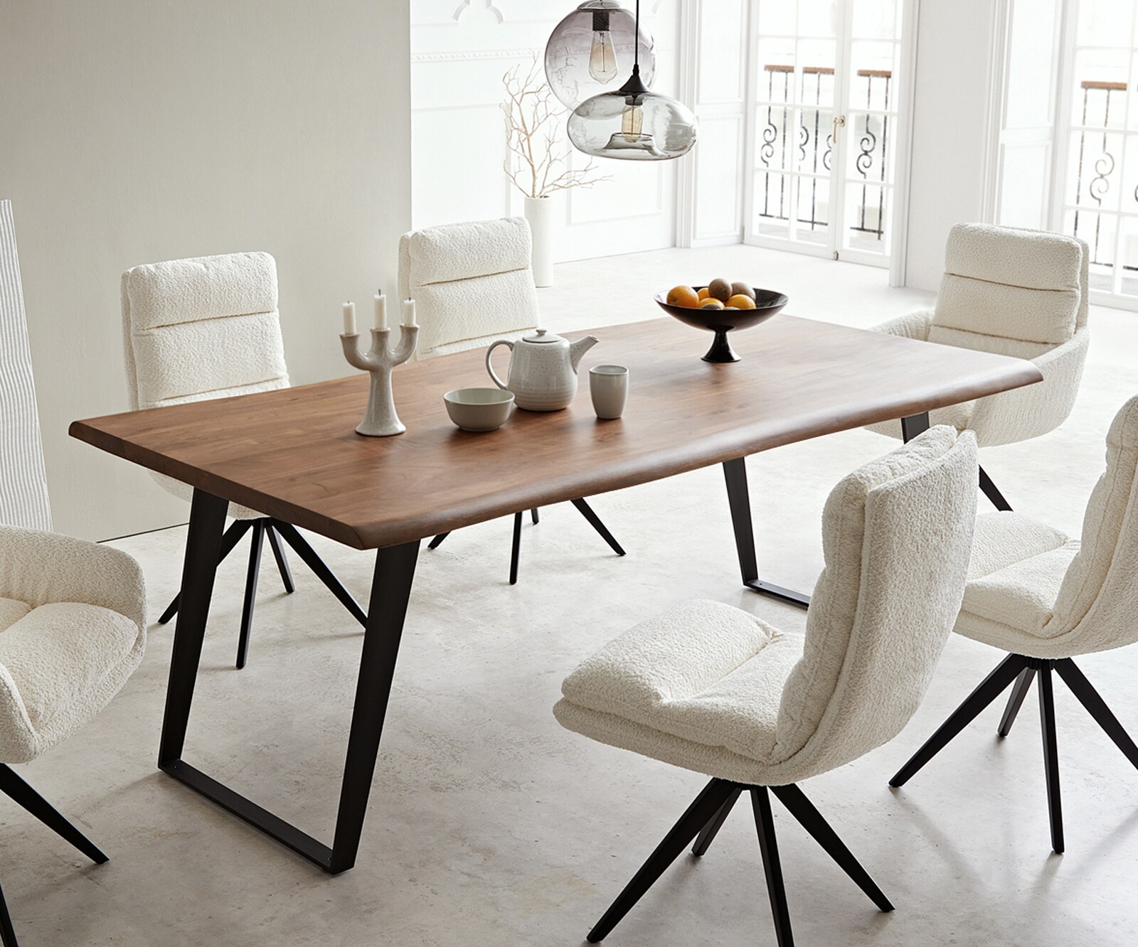 Esstisch Edge 200x100 Akazie Braun Metall Schräg Live-Edge Esstisch Edge 200x100 Akazie Braun Metall Schräg Live-Edge