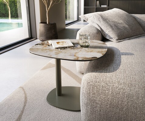 Beistelltisch Edge Boot 60x60 cm Keramik Patagonia Poliert Eleny Metall Effektfinish Titan