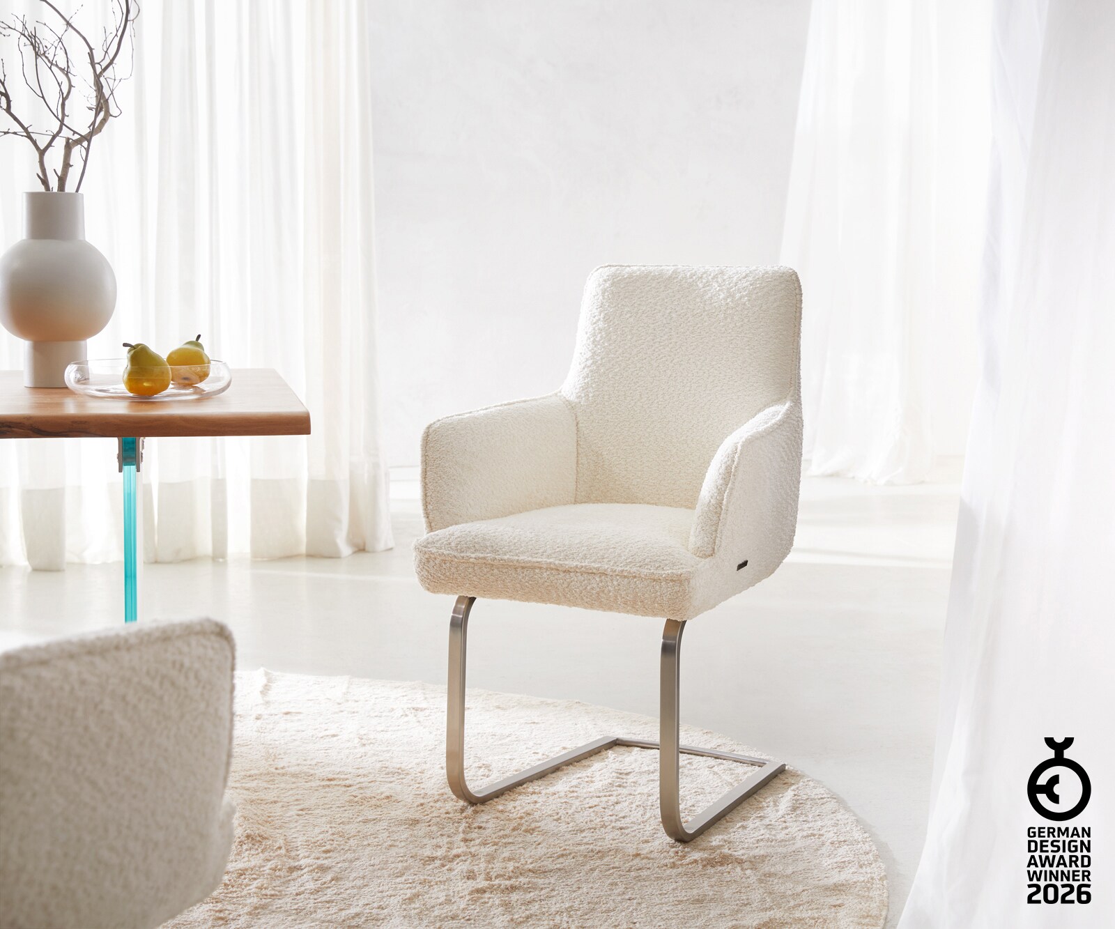 Cantilever Heira-Flex avec accoudoirs bouclé blanc pied cantilever plat acier inoxydable brossé ressorts ensachés