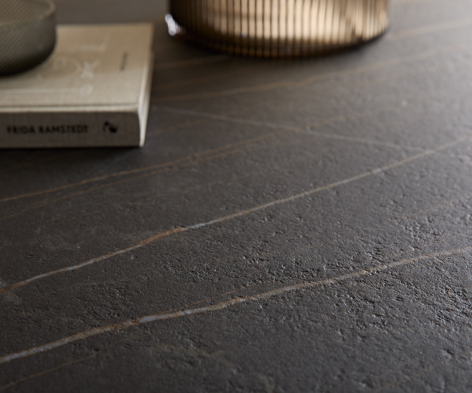 Couchtisch Haru 90x35 cm Keramik Laminam® Noir Desir Braun Metallic Silber 3 Couchtisch Haru 90x35 cm Keramik Laminam® Noir Desir Braun Metallic Silber 3