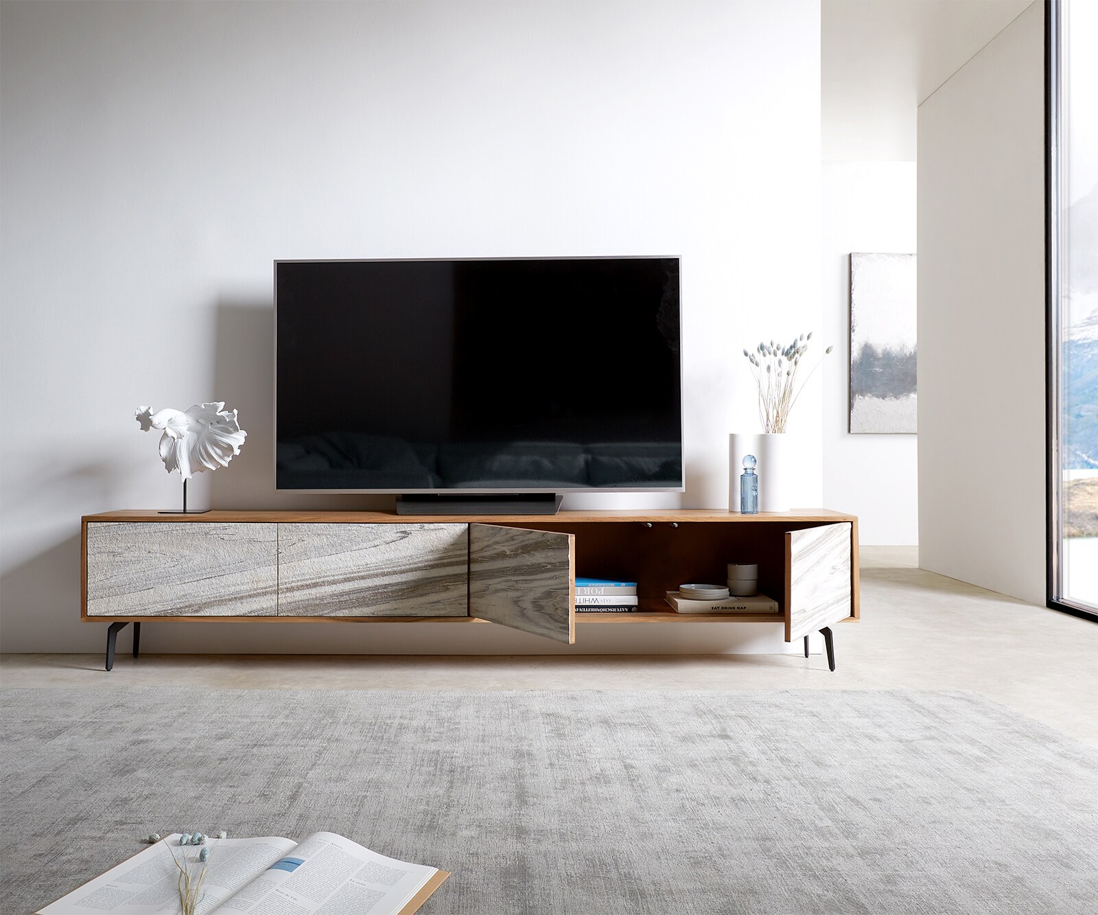 Meuble TV Kleo 220 cm acacia naturel 4 portes pieds angulaires métal noir 4