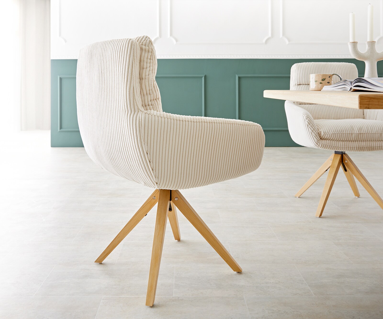 Chaise-de-salle-à-manger Abelia-Flex avec accoudoirs côtelé beige vintage pied en bois angulaire naturel 4