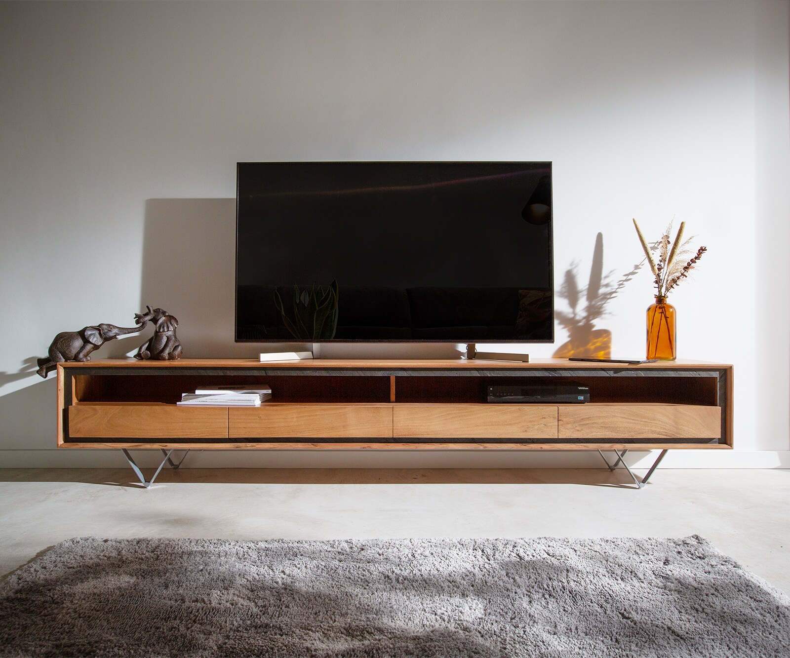 Buffet bas Stonegrace 240 cm acacia nature 2 compartiments 4 tiroirs placage en pierre pieds en V 1