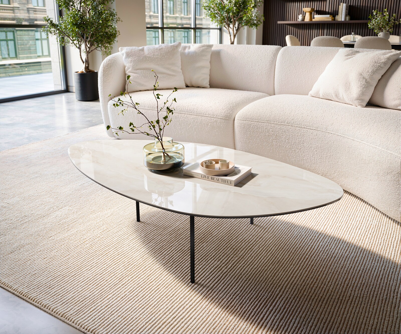 Table basse Edge organique 140x76 cm céramique Onyx Champagne Trive métal noir 3