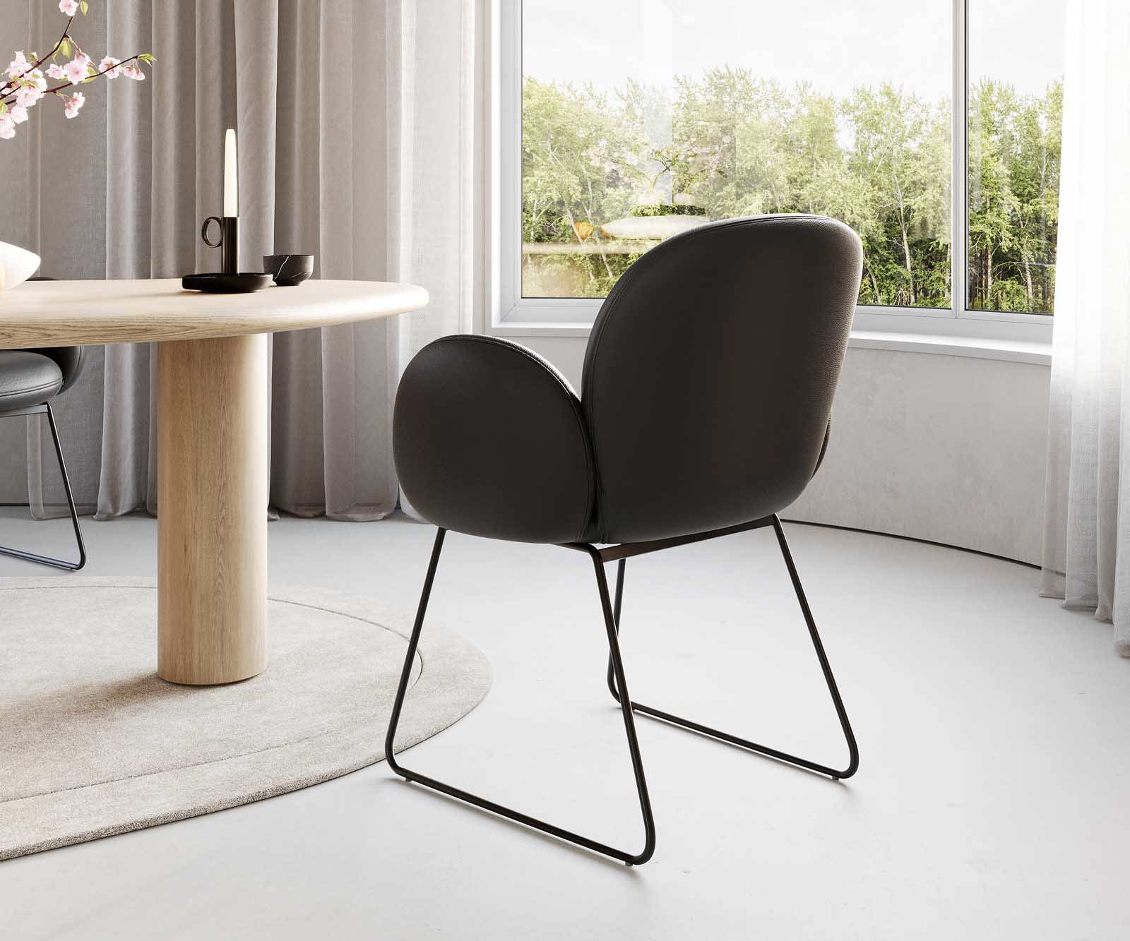 Chaise-de-salle-à-manger Nube-Flex avec accoudoirs cuir de vache noir pied trapèze noir ressorts ensachés 4