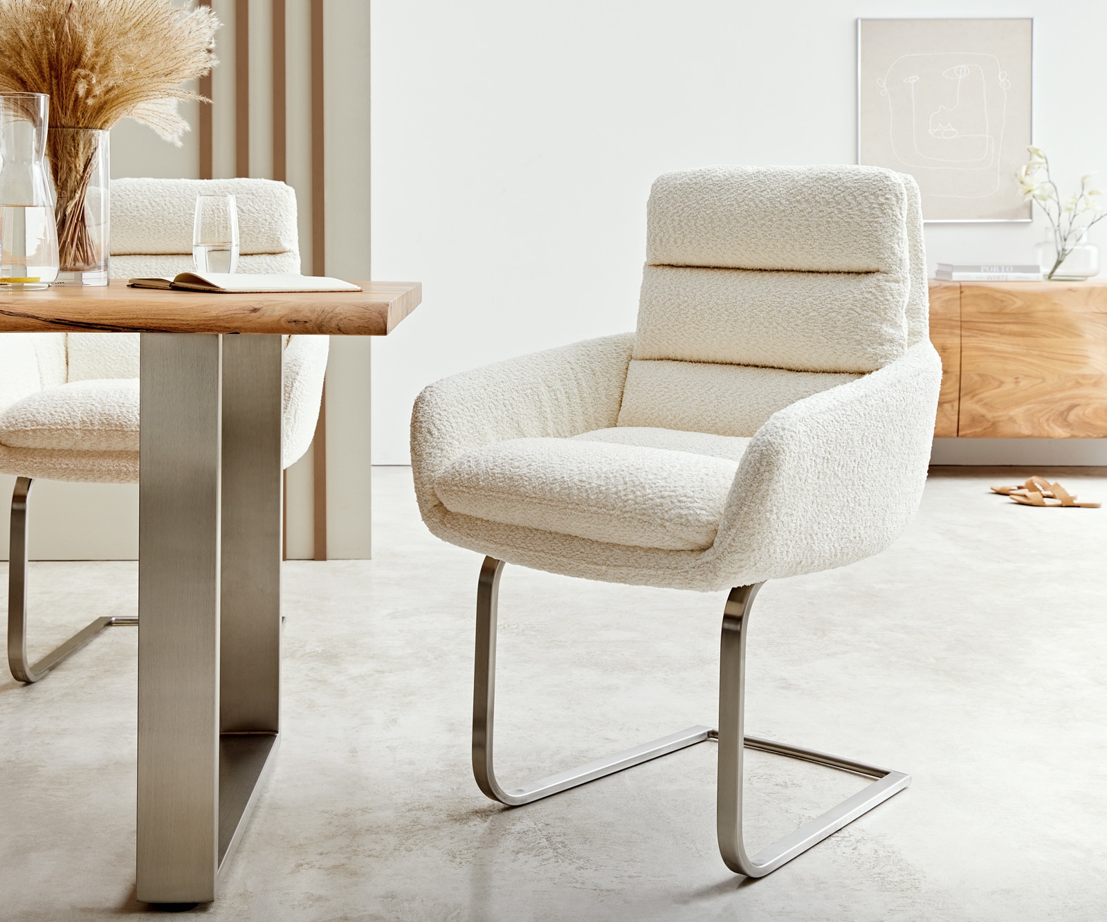 Freischwinger Abelia-Flex mit Armlehnen Bouclé Weiß Freischwinger flach Edelstahl Freischwinger Abelia-Flex mit Armlehnen Bouclé Weiß Freischwinger flach Edelstahl