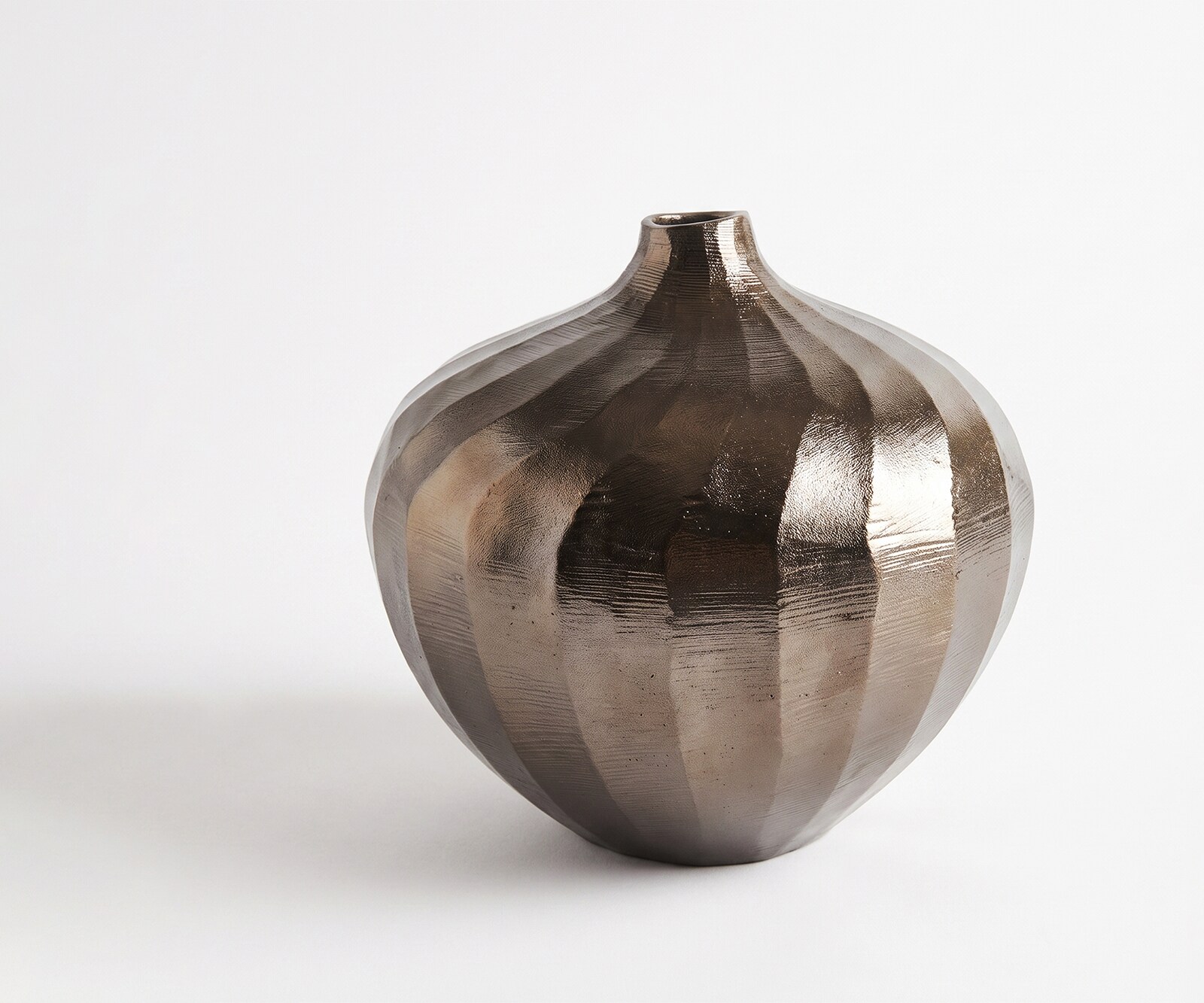 Vase Torvia B20 x T20 x H19 cm Aluminium Mokka Bronze Handgemacht