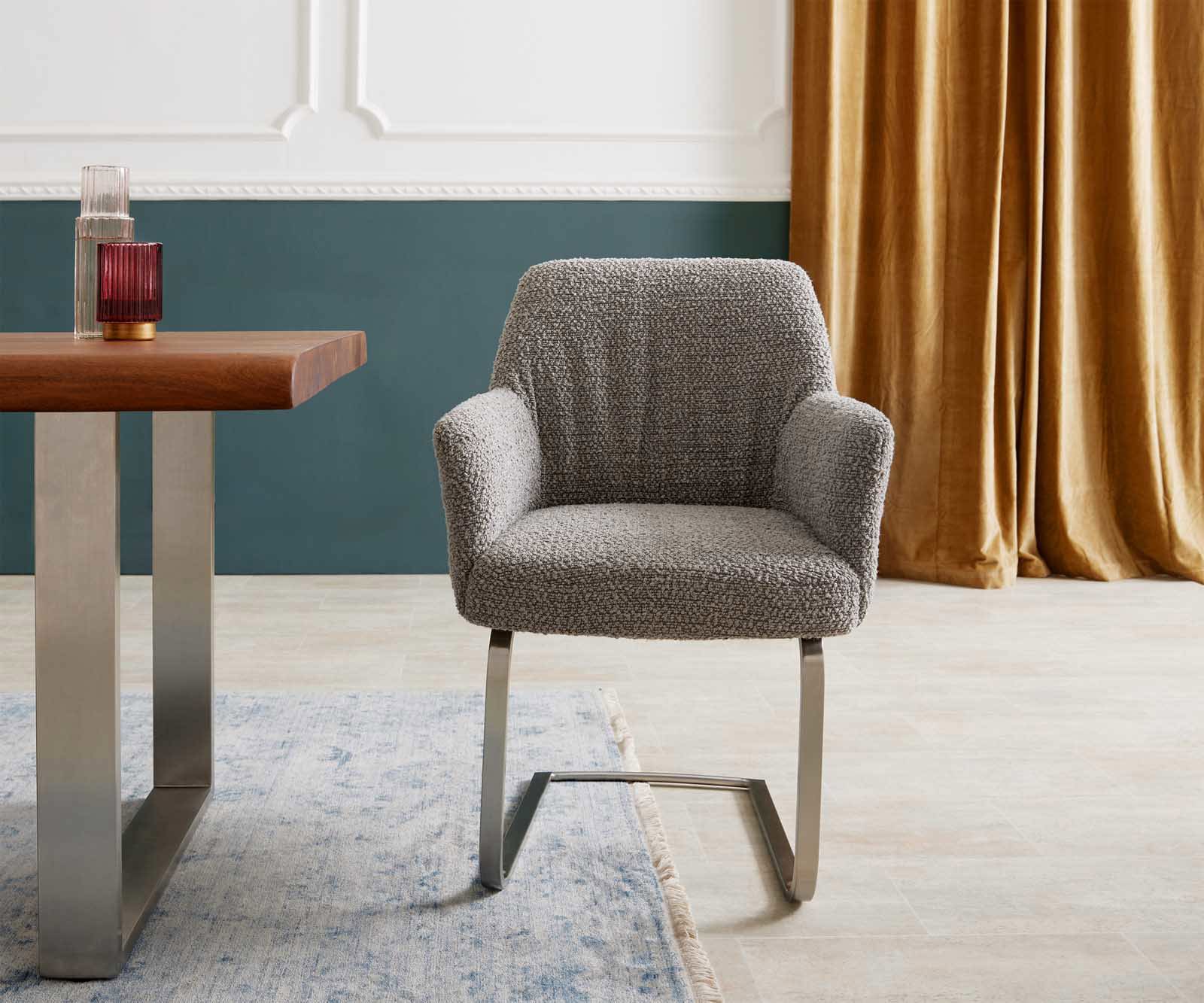 Cantilever Xana-Flex avec accoudoirs bouclé gris argenté pied cantilever plat acier inoxydable brossé ressorts ensachés 1